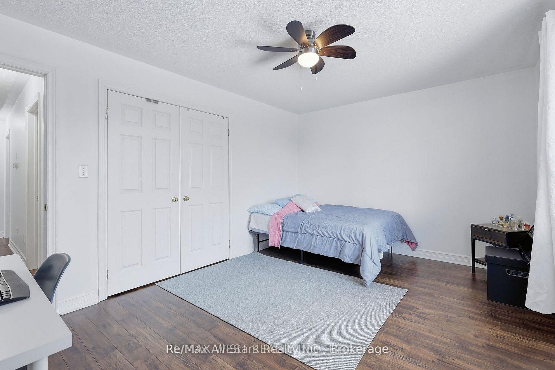 20 Eakins Crescent Property Photo 24