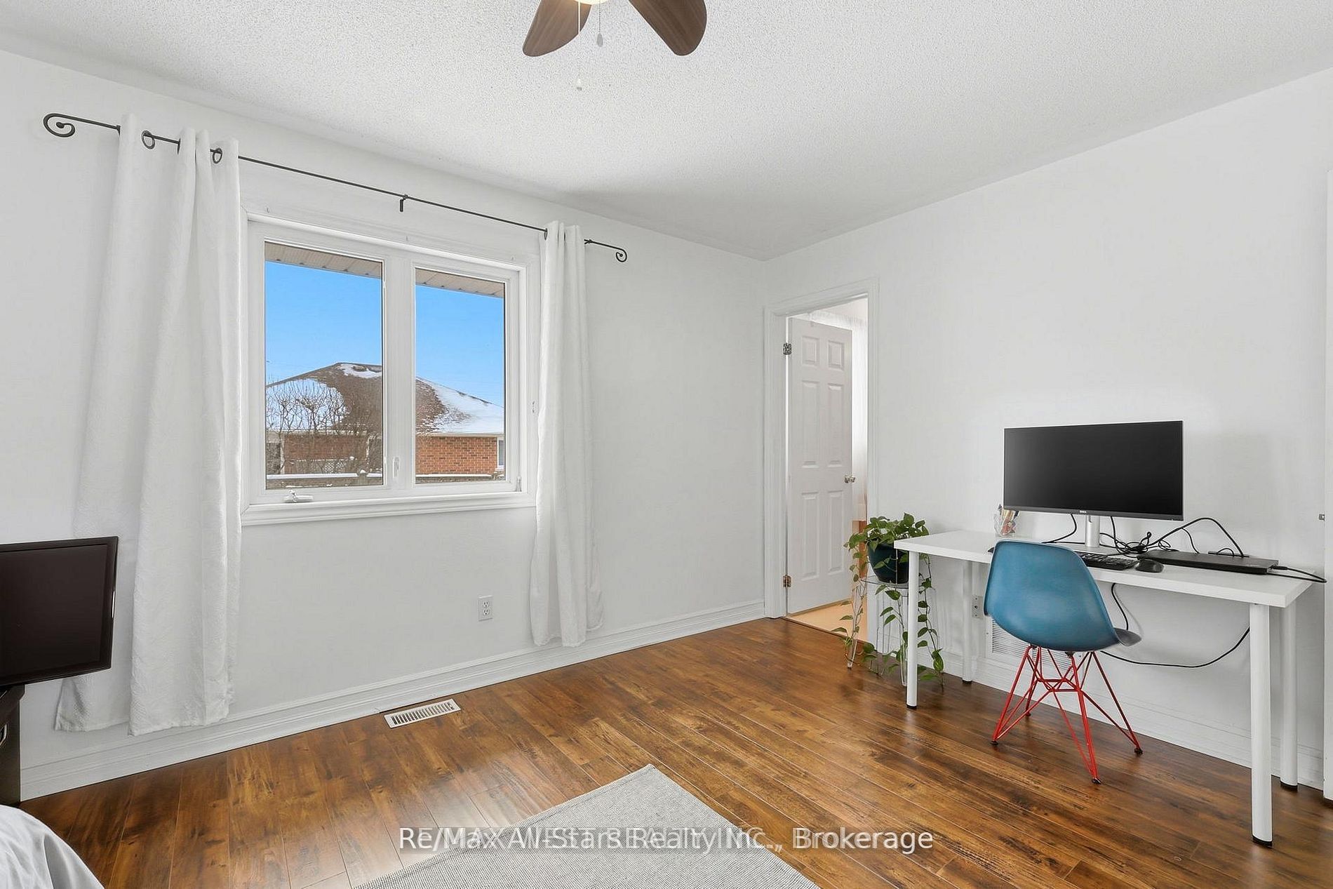 20 Eakins Crescent Property Photo 26