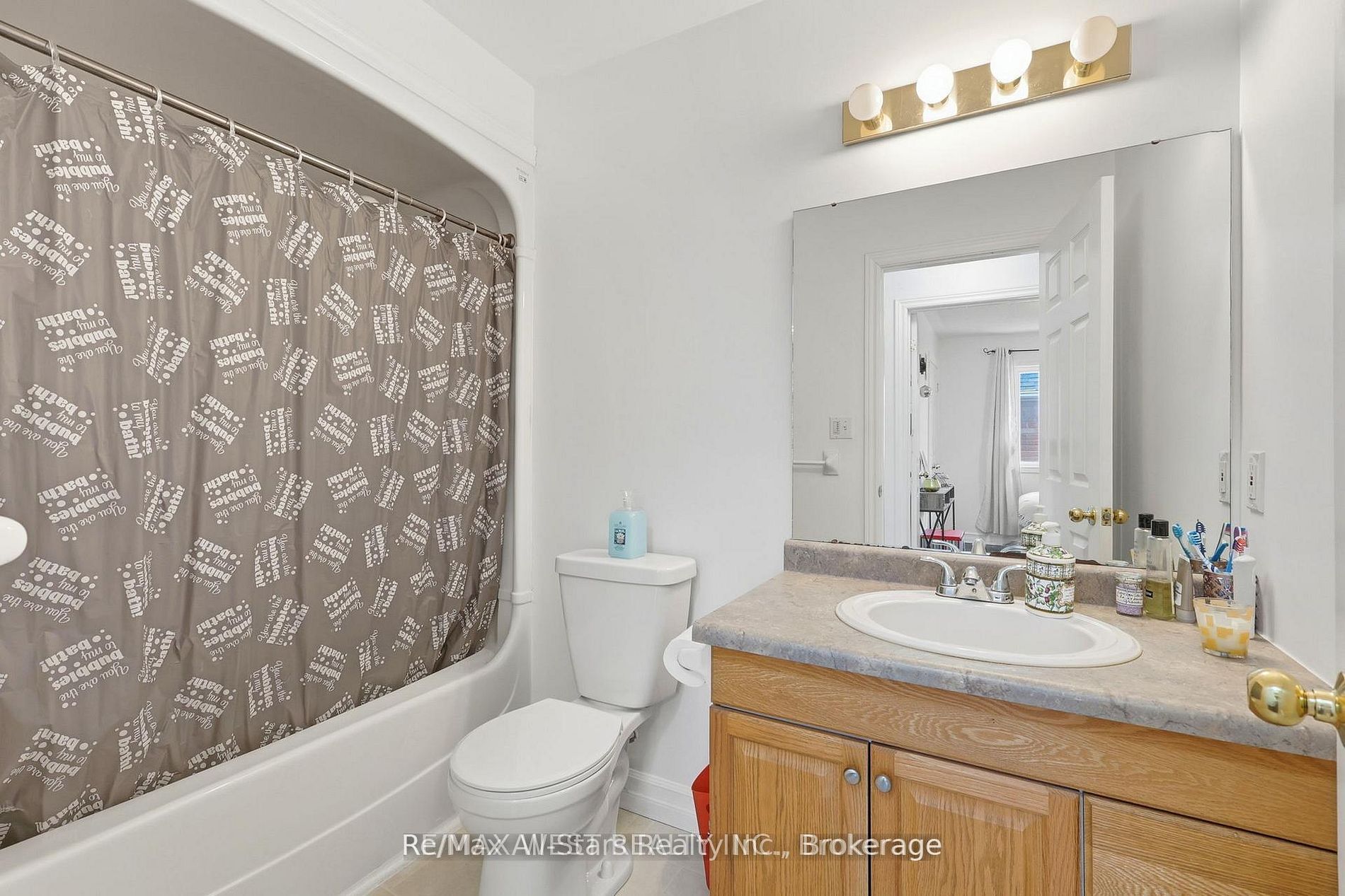 20 Eakins Crescent Property Photo 29