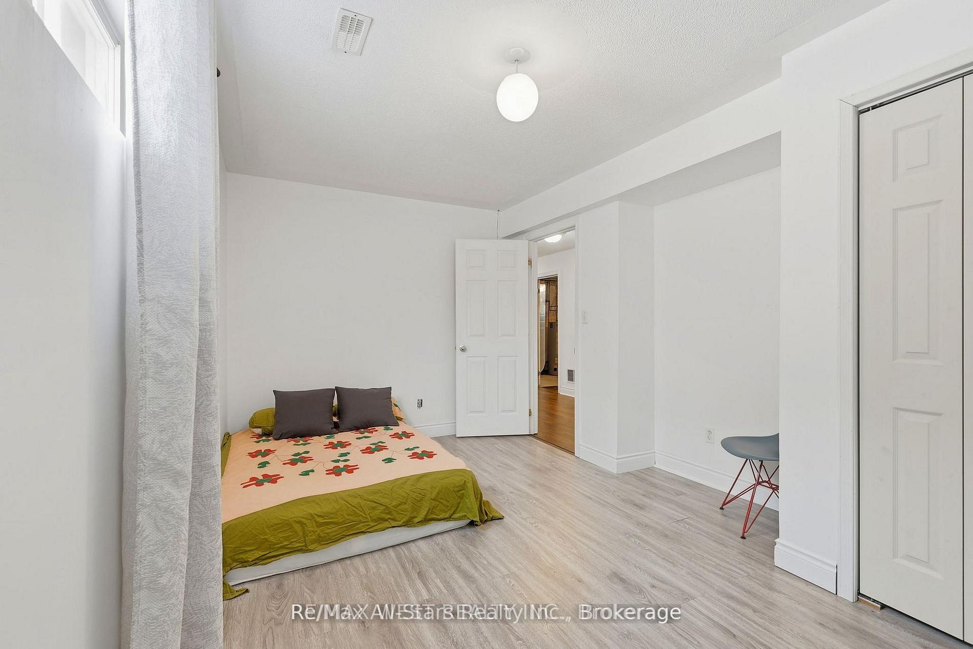 20 Eakins Crescent Property Photo 32