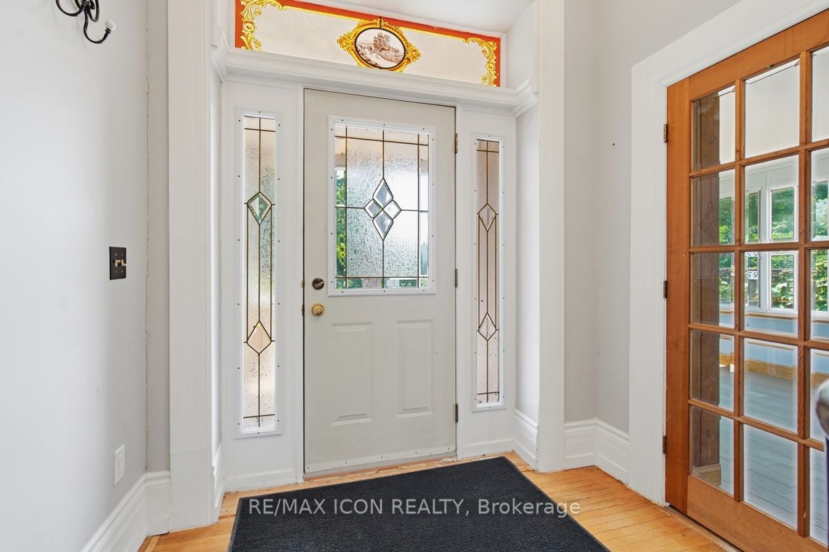 159 Front Street W Property Photo 6