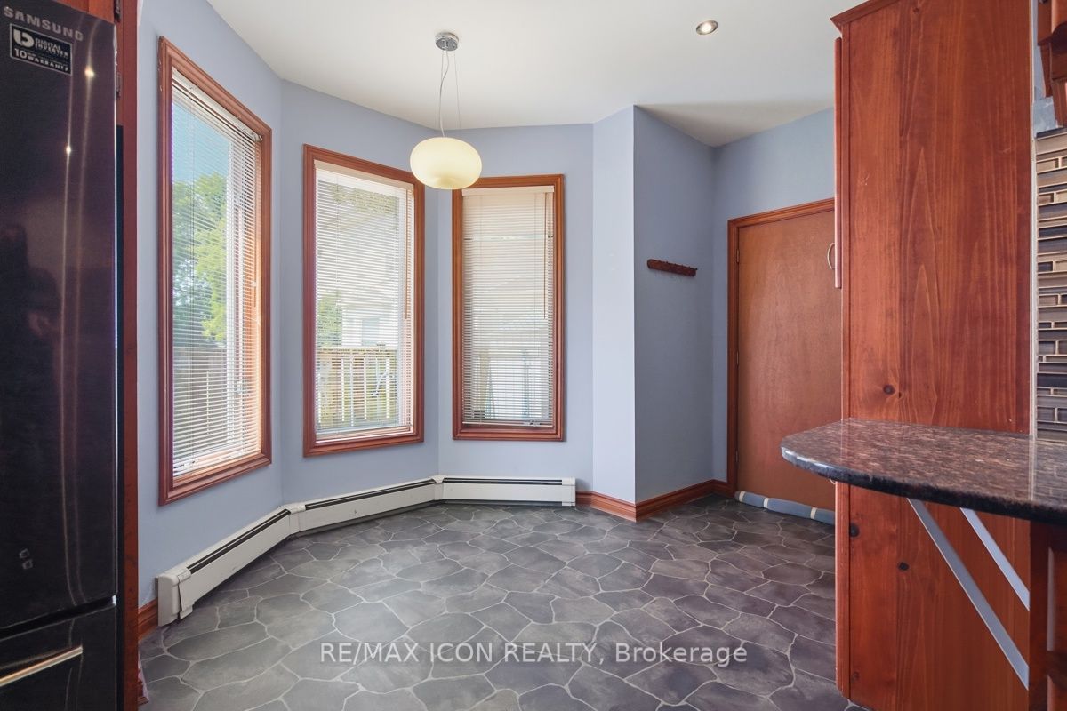 159 Front Street W Property Photo 15