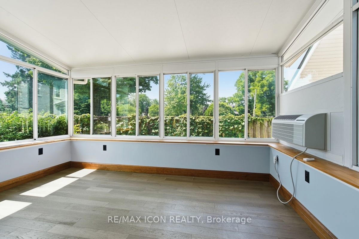 159 Front Street W Property Photo 16