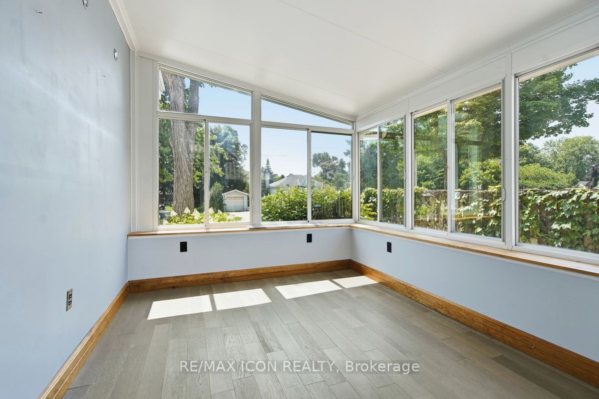 159 Front Street W Property Photo 17