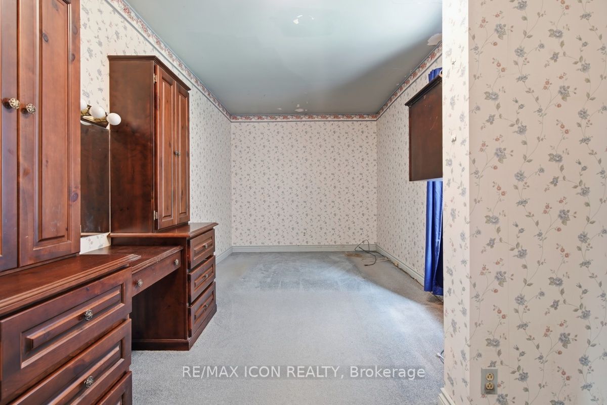 159 Front Street W Property Photo 18