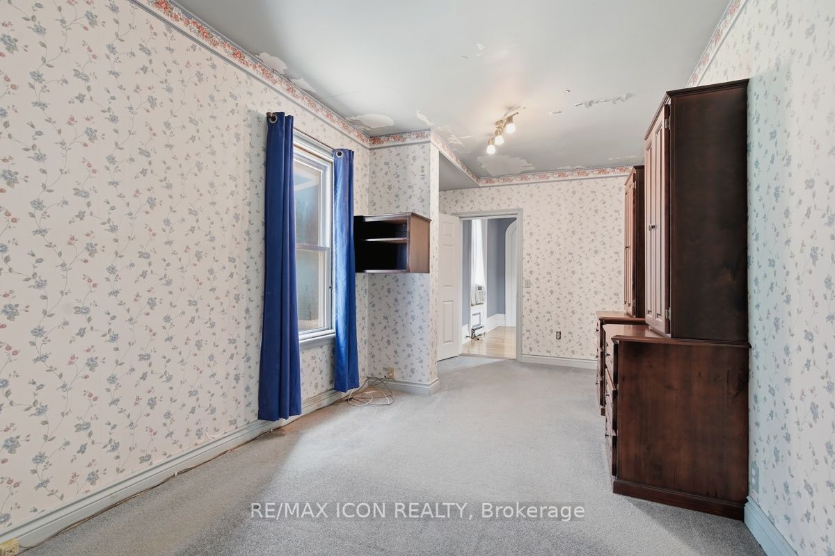 159 Front Street W Property Photo 19
