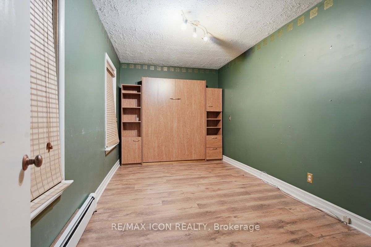 159 Front Street W Property Photo 20