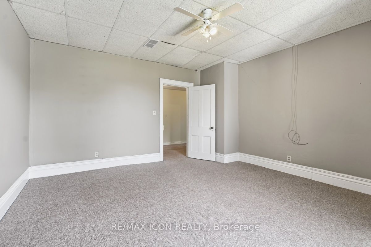 159 Front Street W Property Photo 26