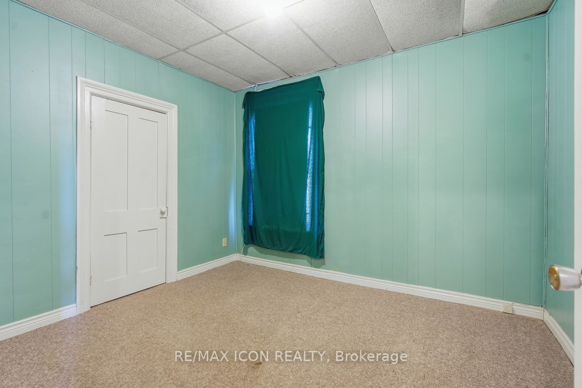 159 Front Street W Property Photo 27