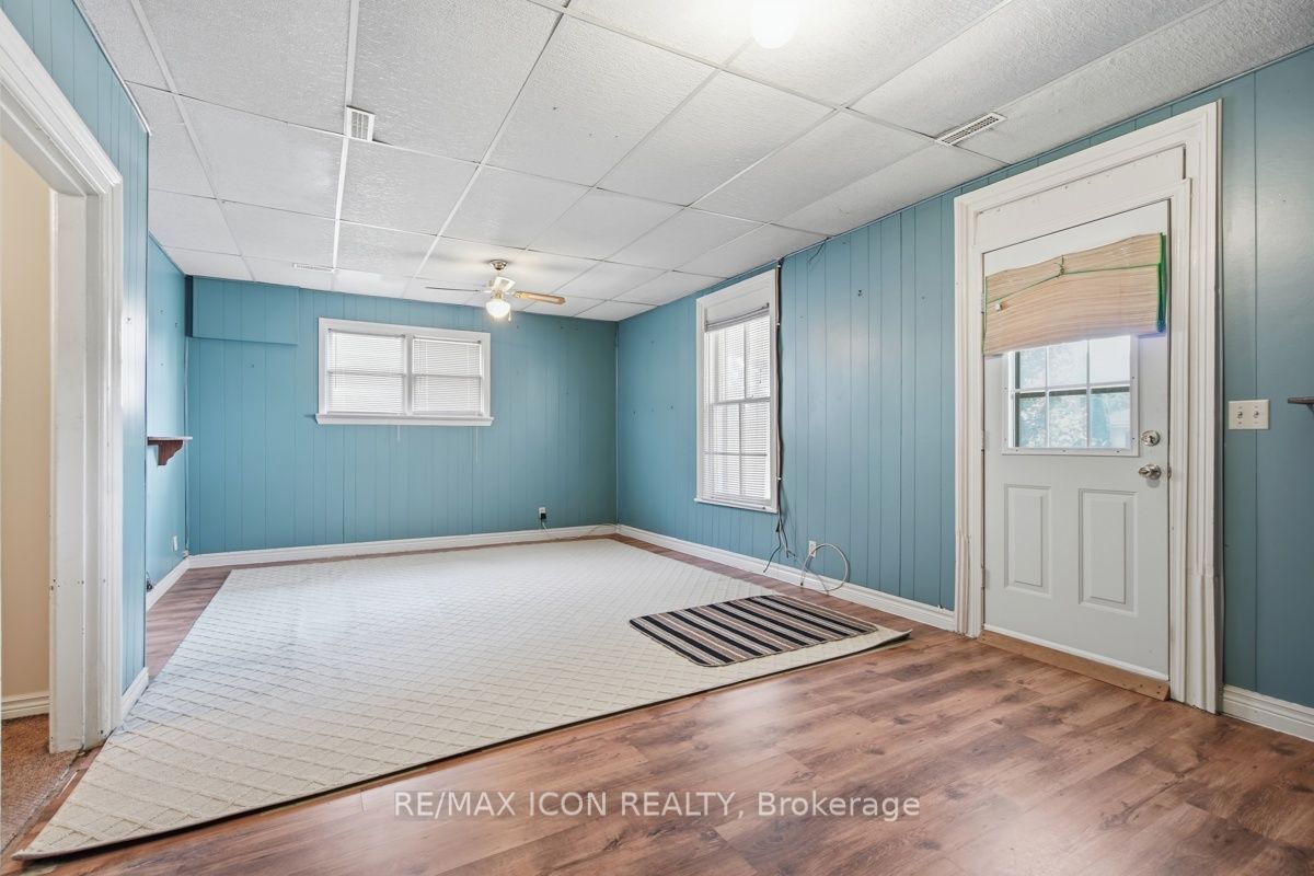 159 Front Street W Property Photo 29