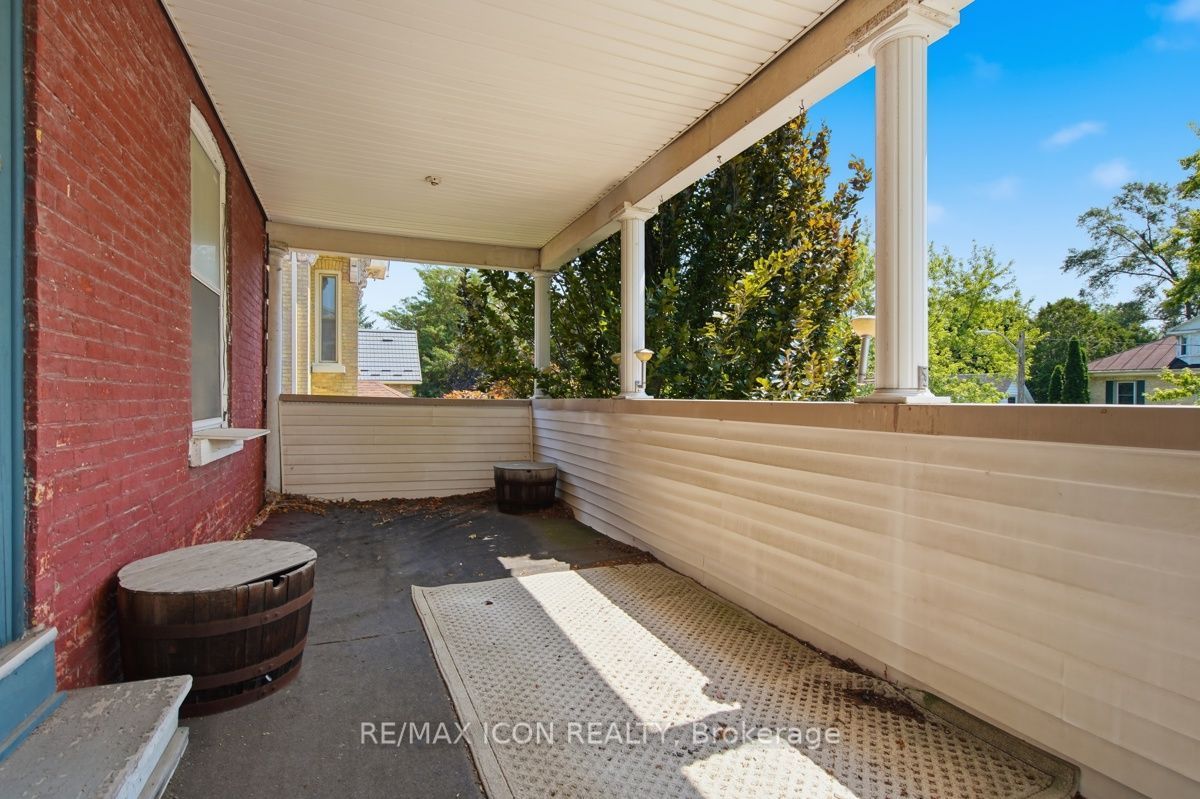 159 Front Street W Property Photo 31
