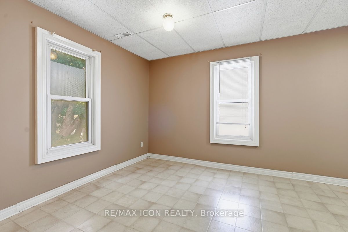 159 Front Street W Property Photo 34