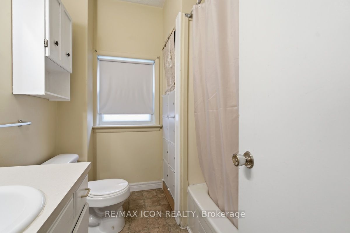 159 Front Street W Property Photo 40