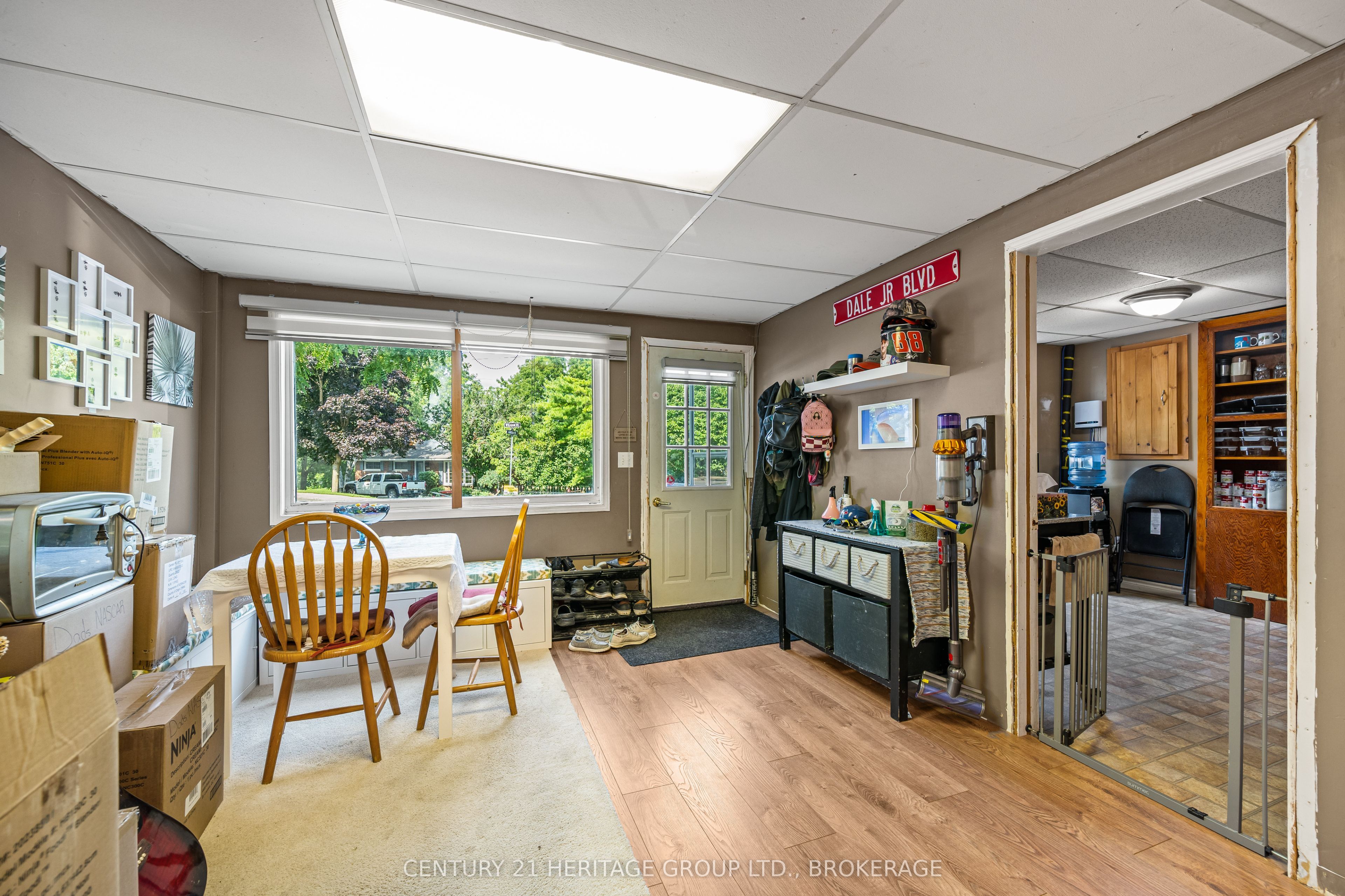 4400 William Street Property Photo 5