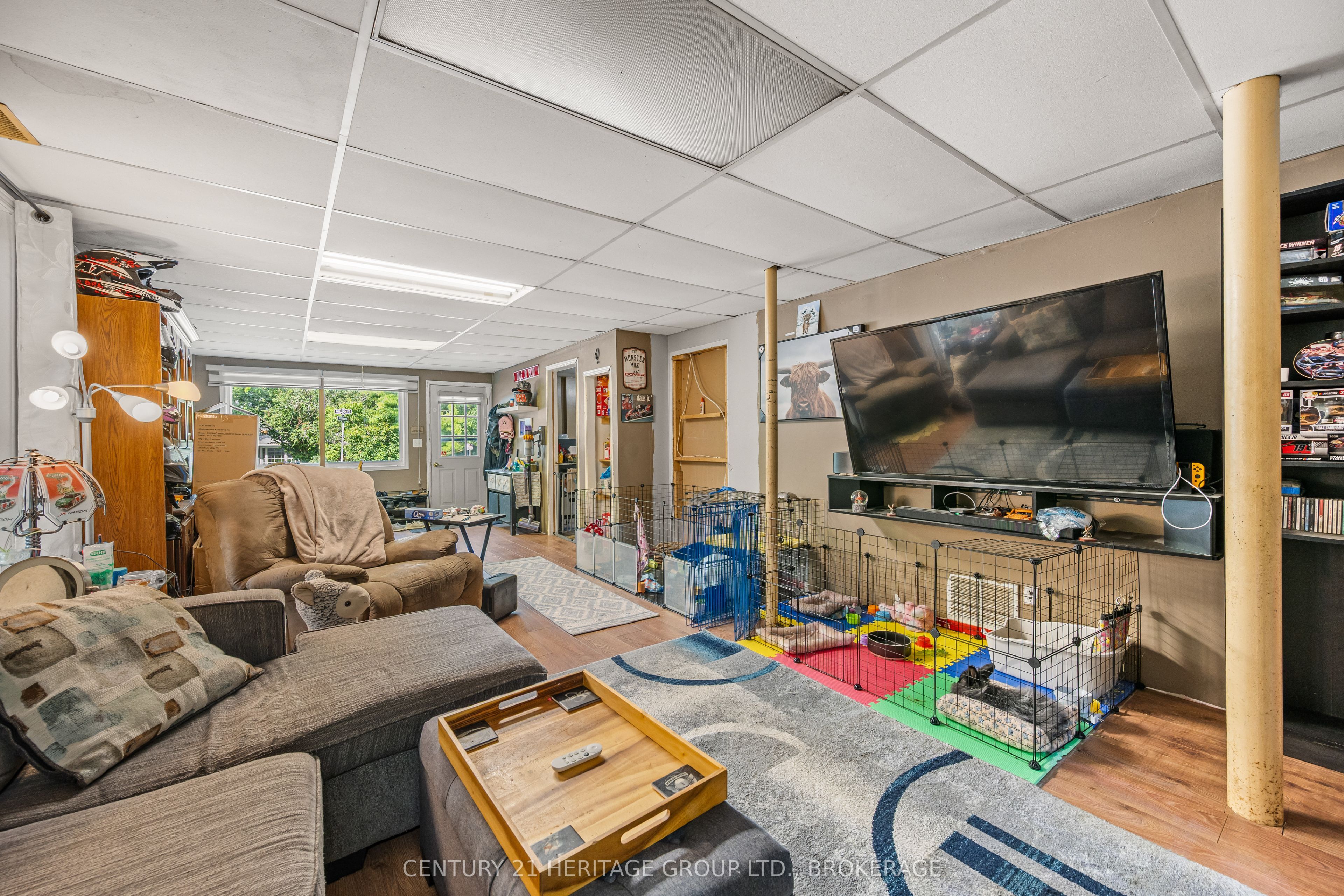 4400 William Street Property Photo 6