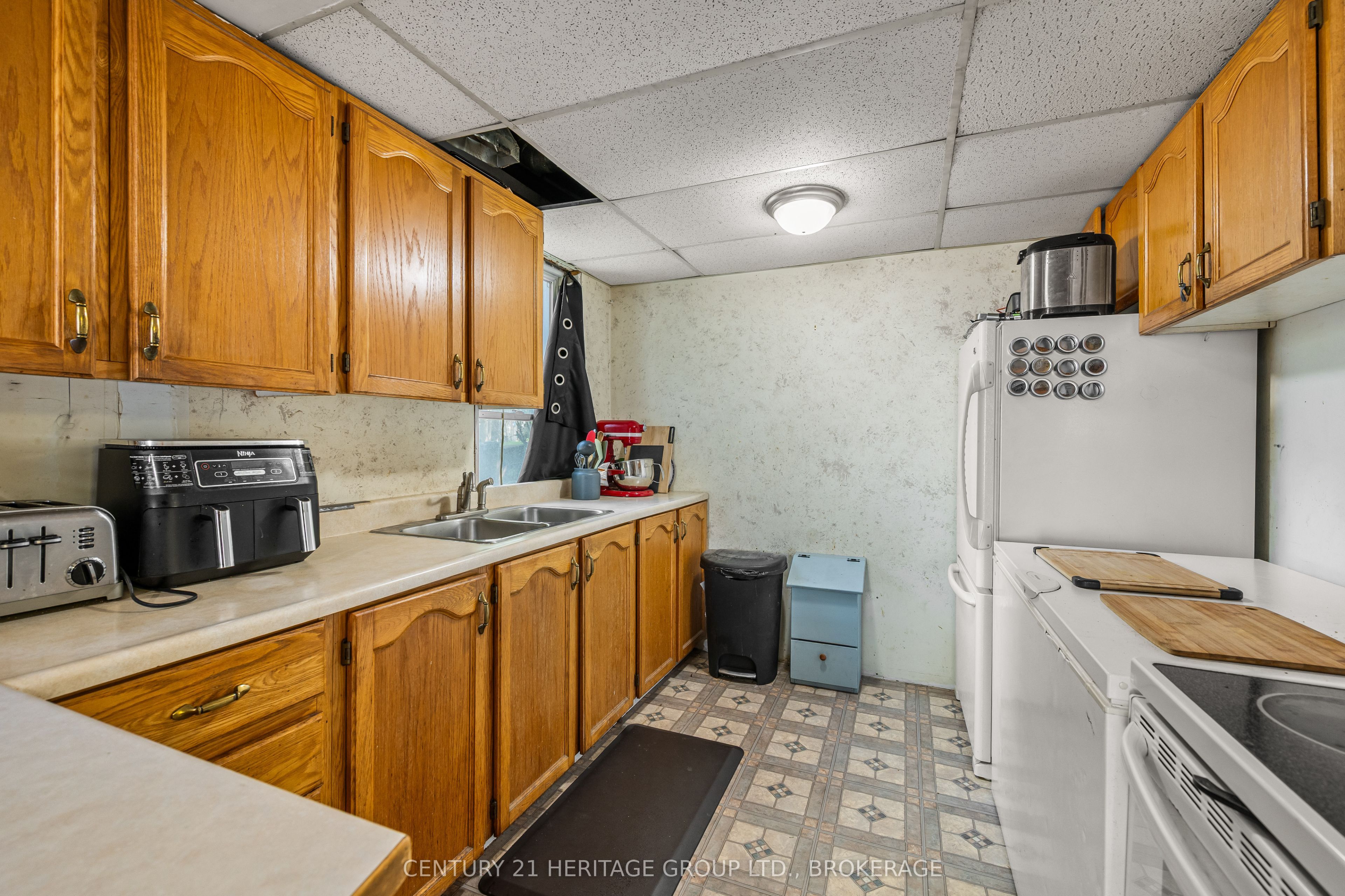 4400 William Street Property Photo 8