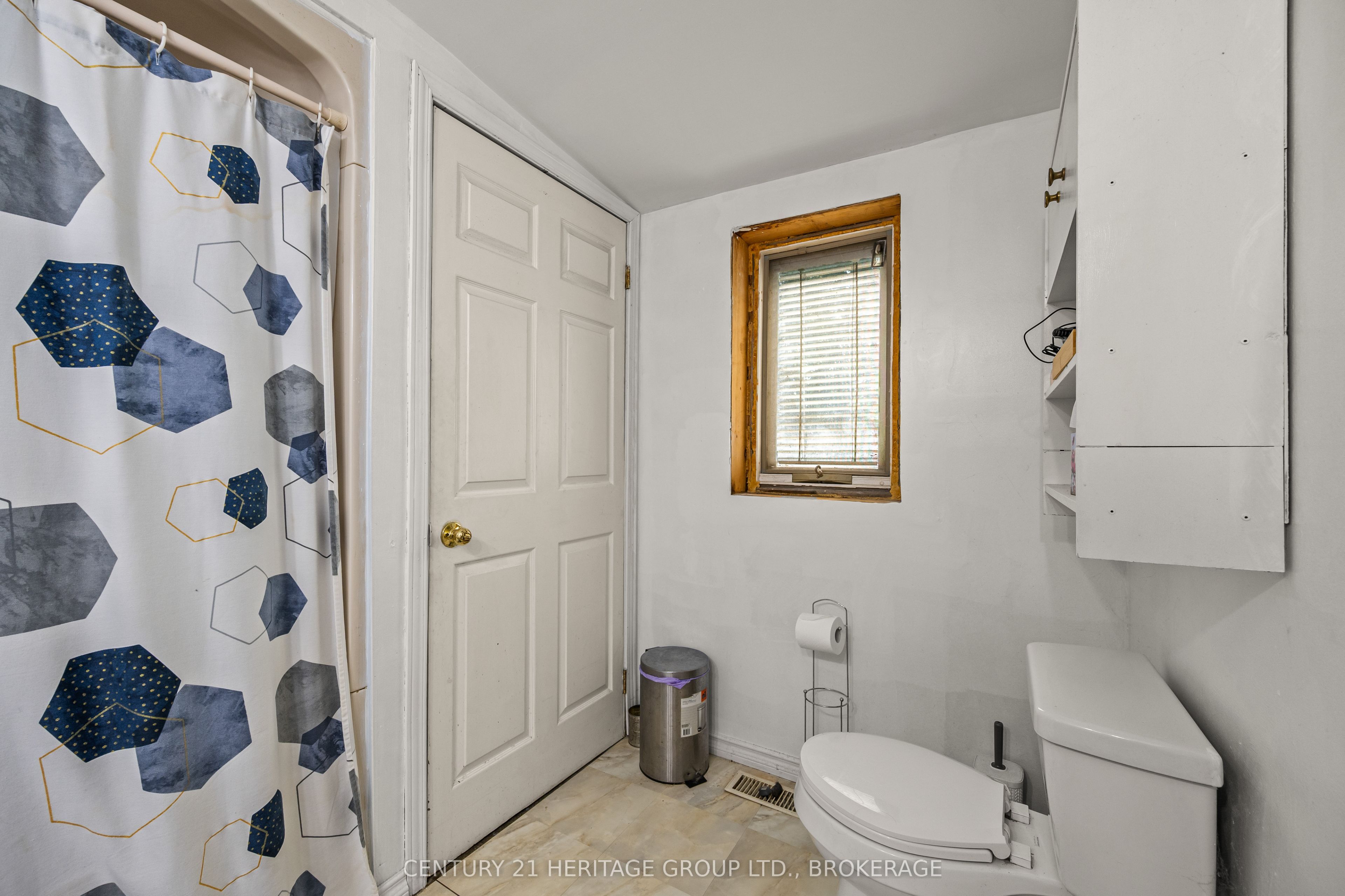 4400 William Street Property Photo 11