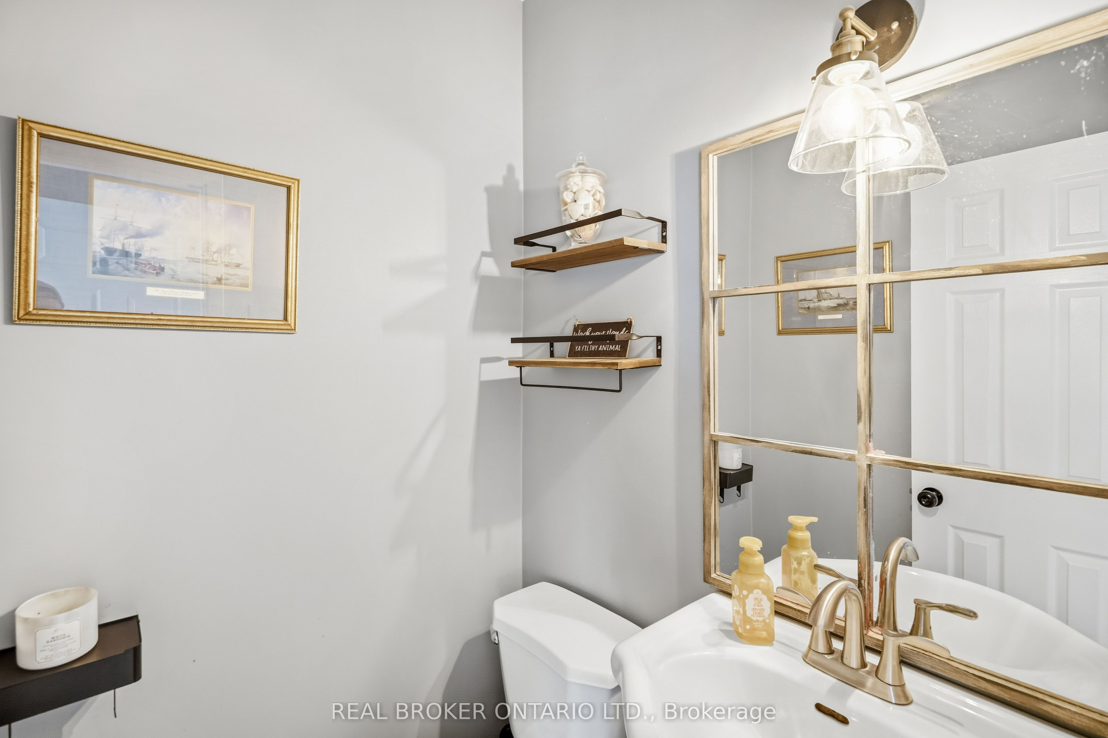 17 Lindbergh Drive Property Photo 6