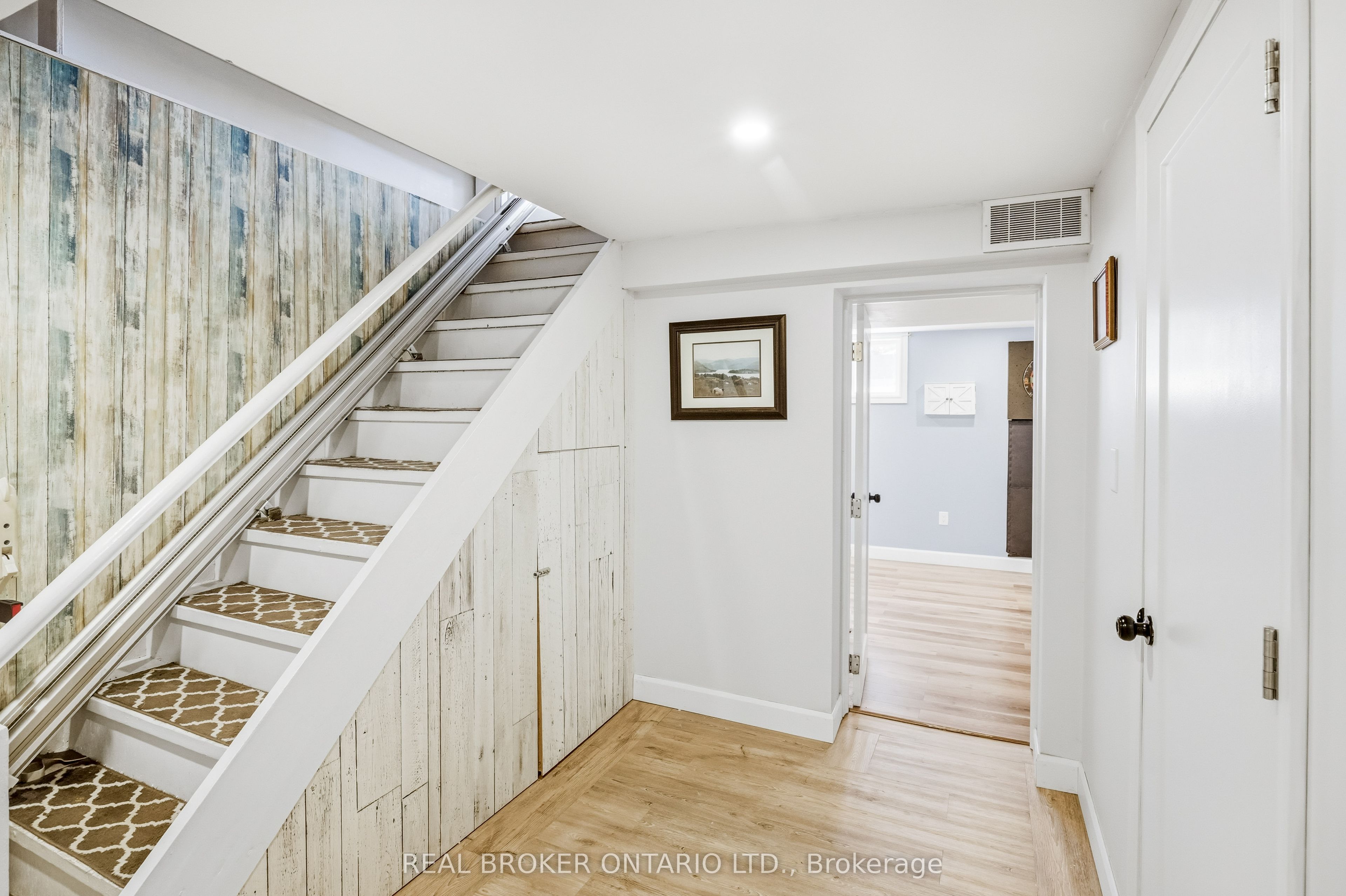 17 Lindbergh Drive Property Photo 27
