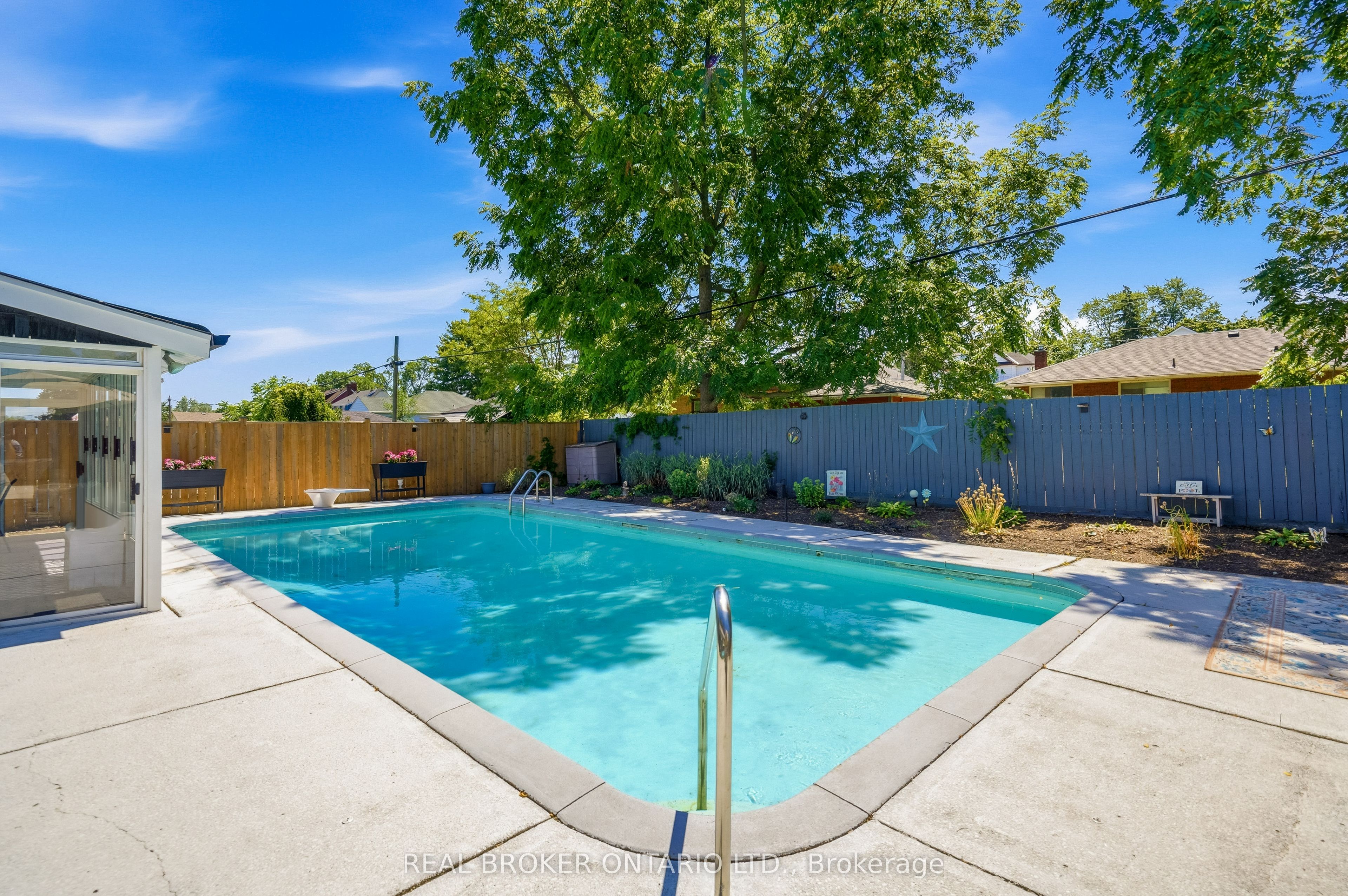 17 Lindbergh Drive Property Photo 35