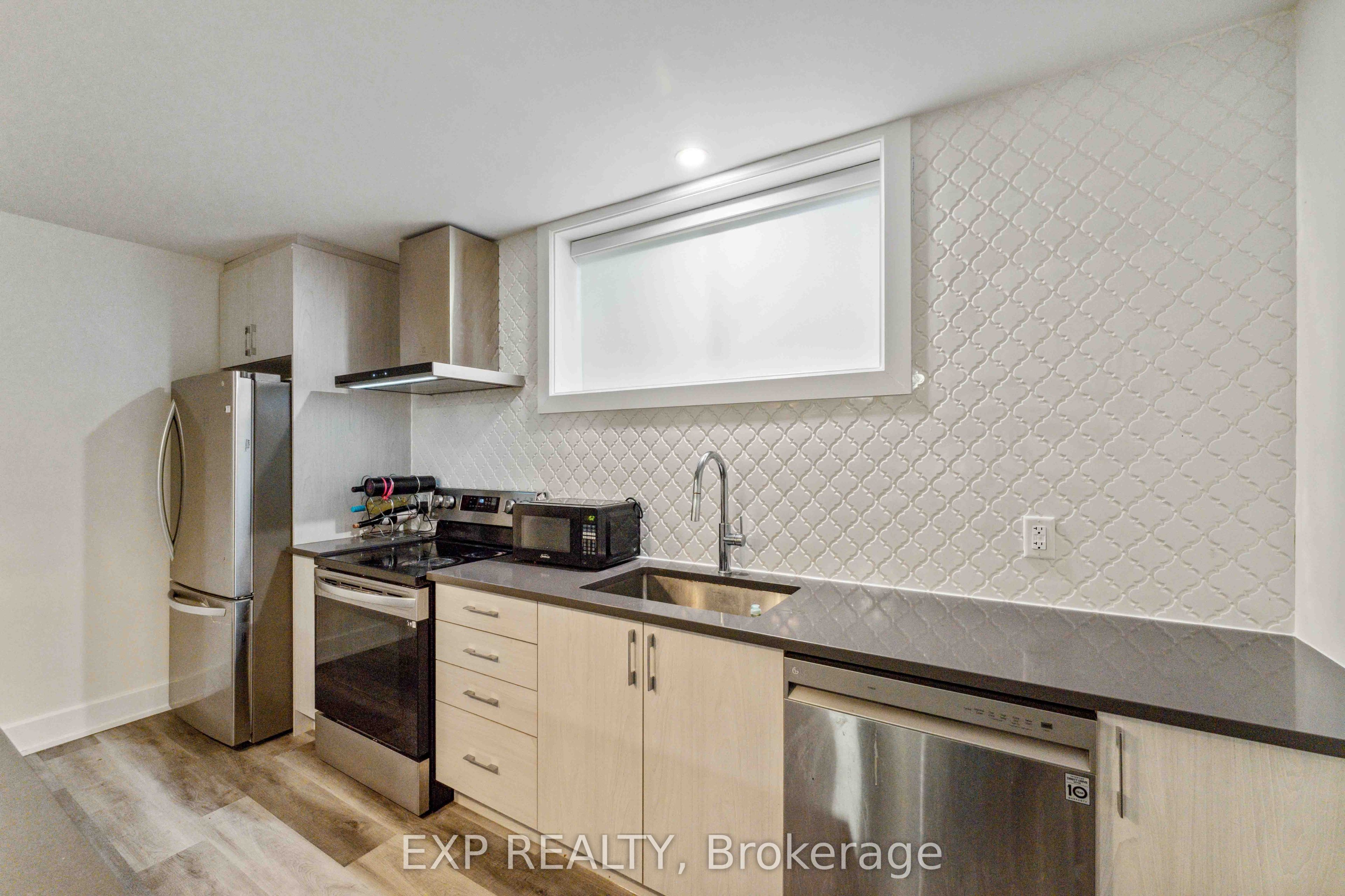 12 Sylvester Street B Property Photo 7