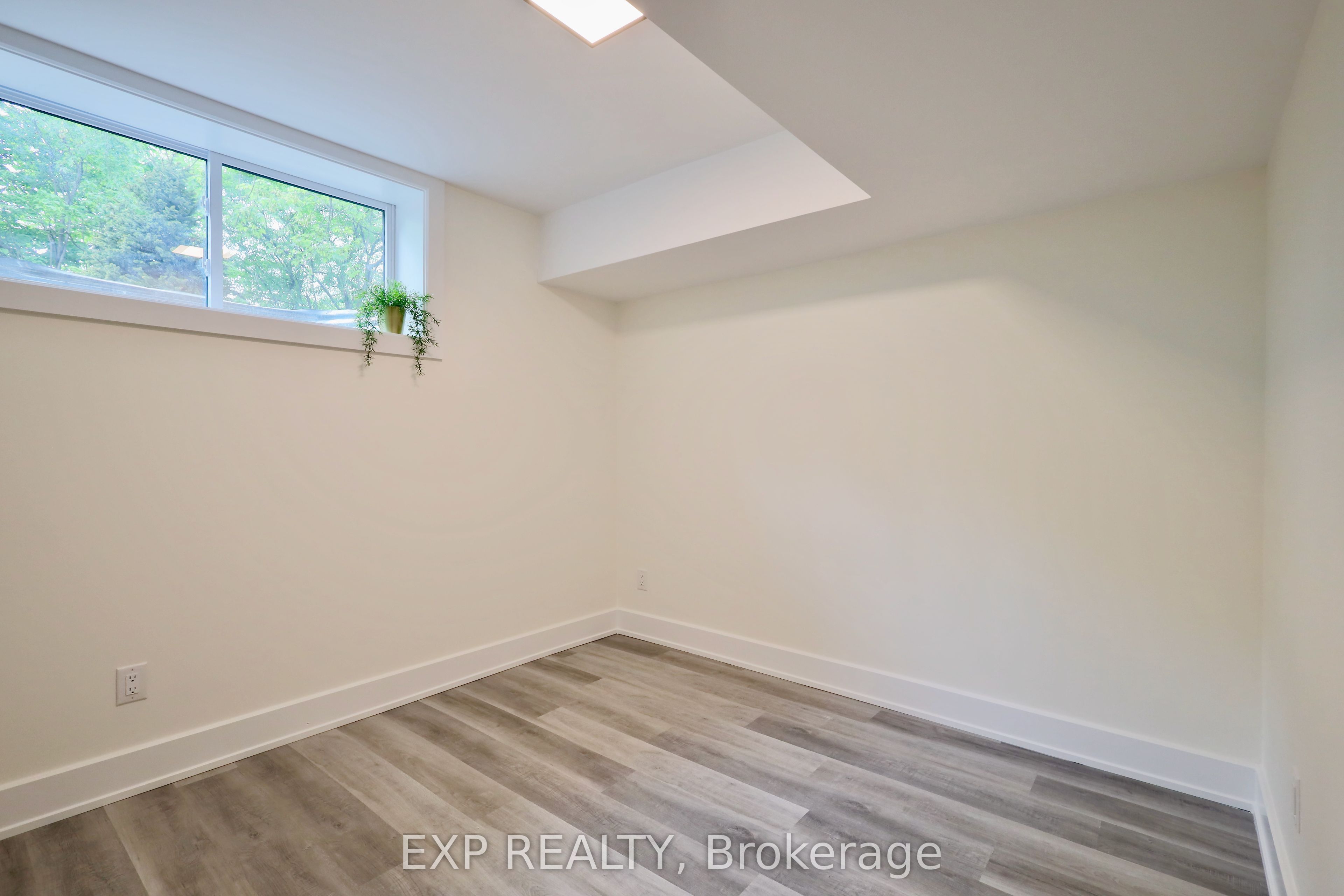 12 Sylvester Street B Property Photo 11