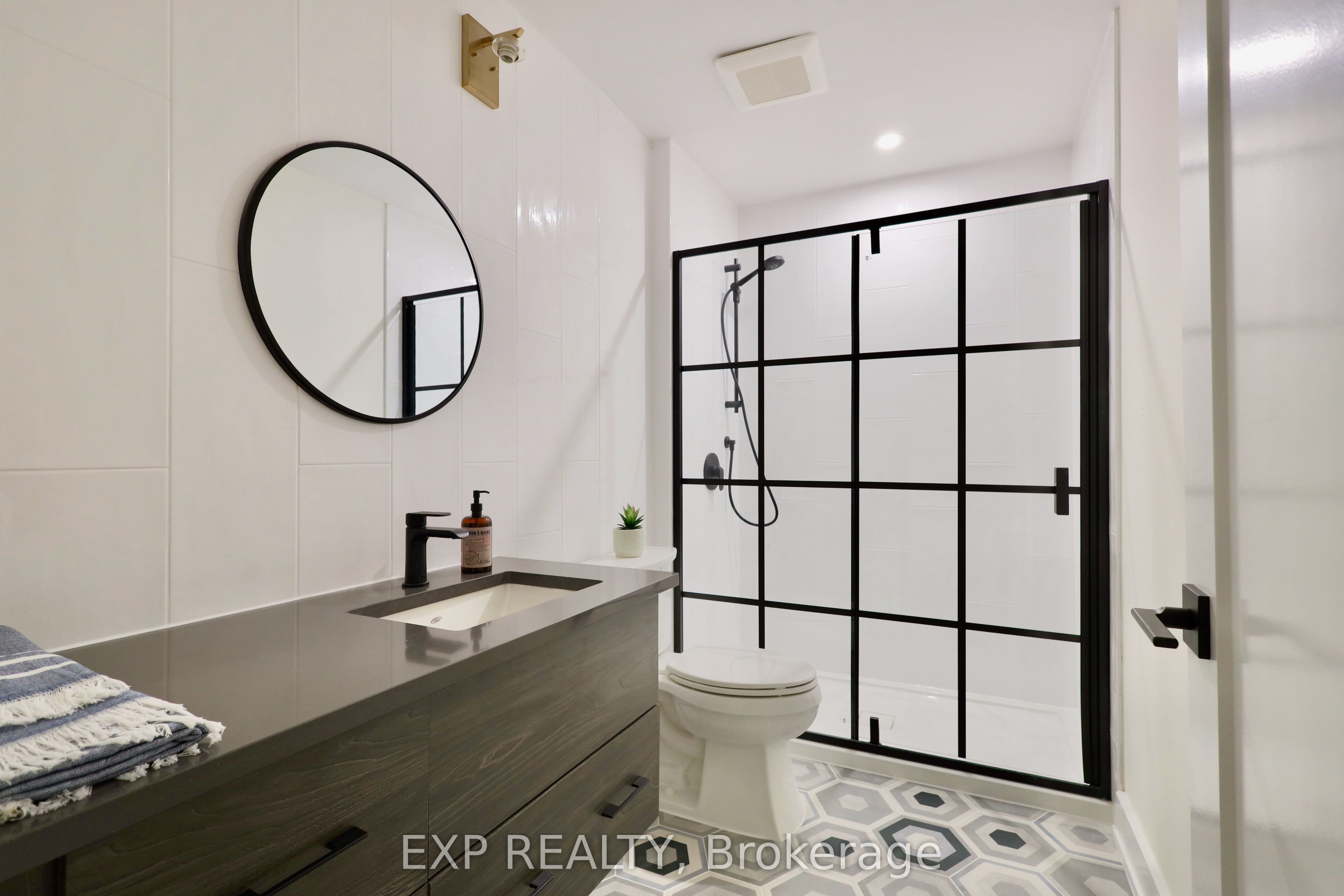 12 Sylvester Street B Property Photo 15