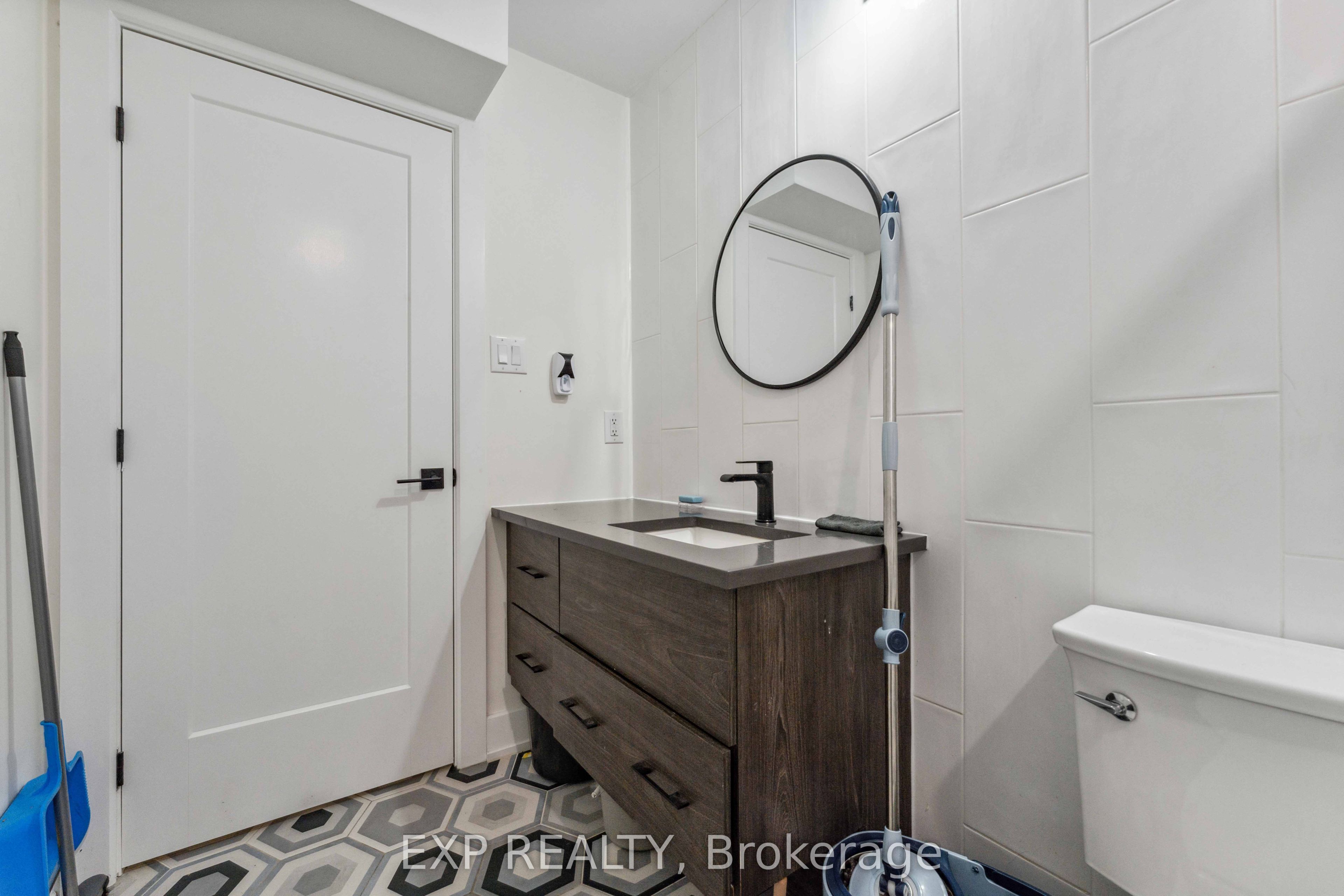 12 Sylvester Street B Property Photo 16