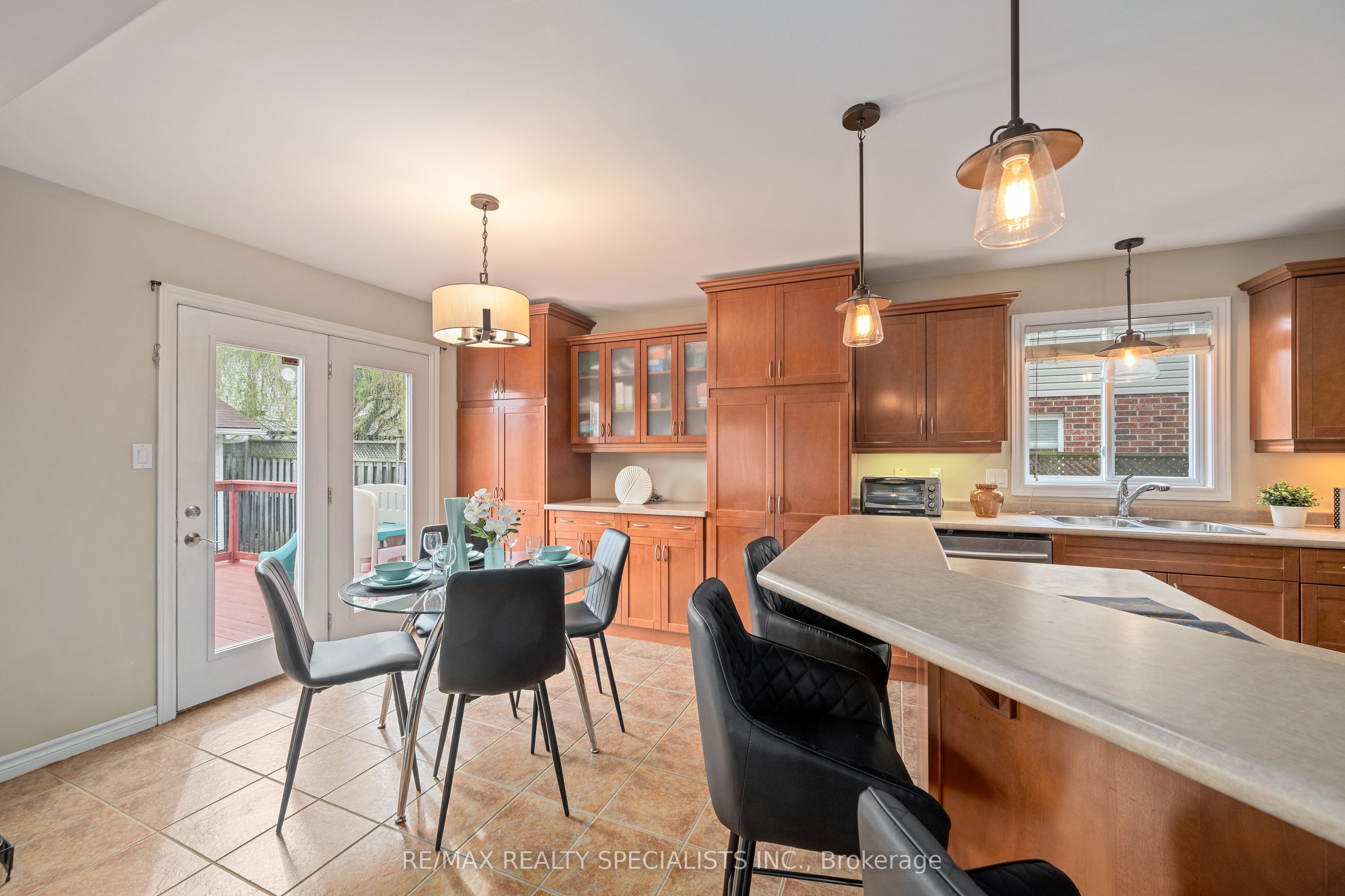 1865 Bayswater Crescent Property Photo 14