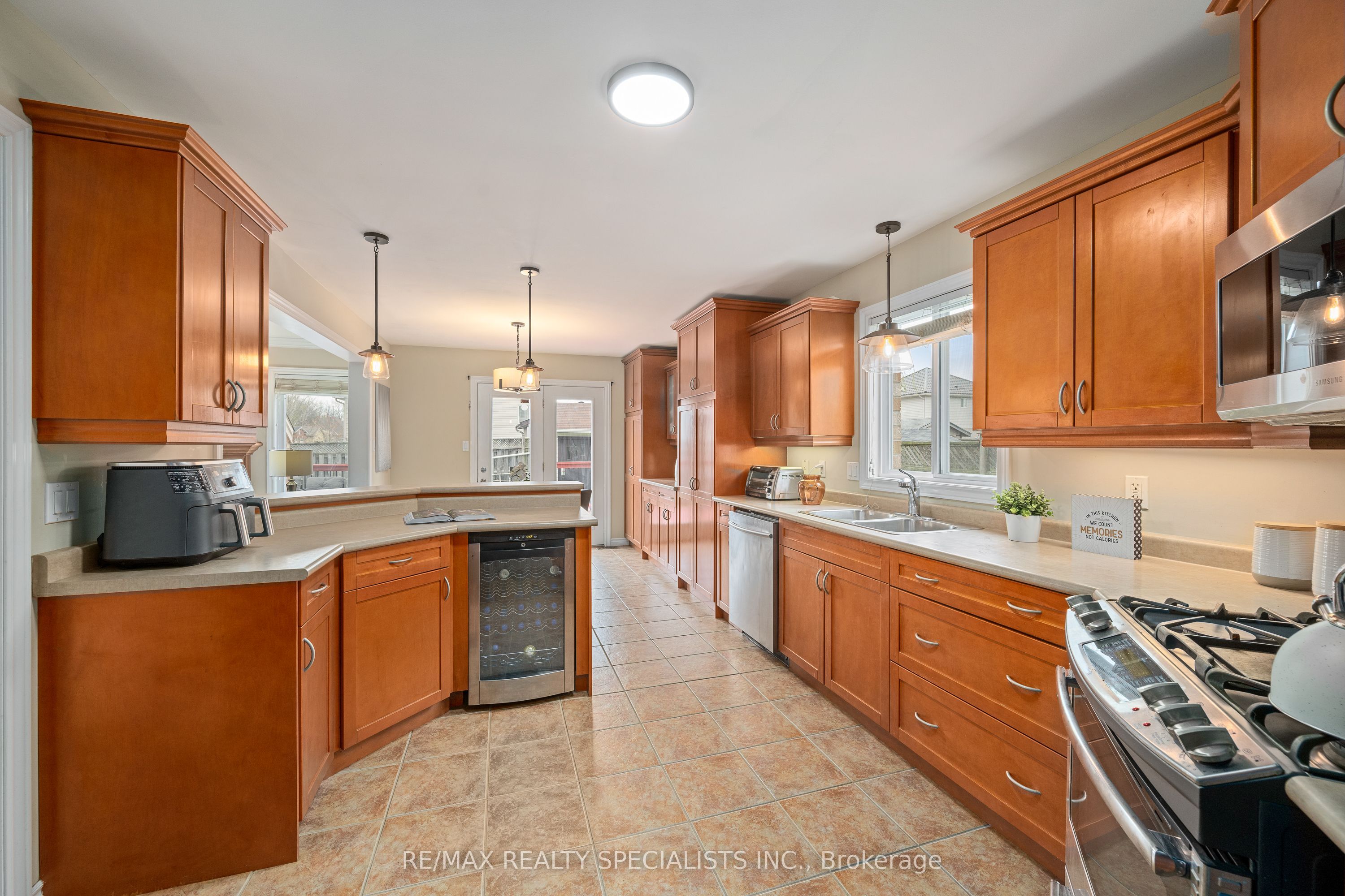 1865 Bayswater Crescent Property Photo 19