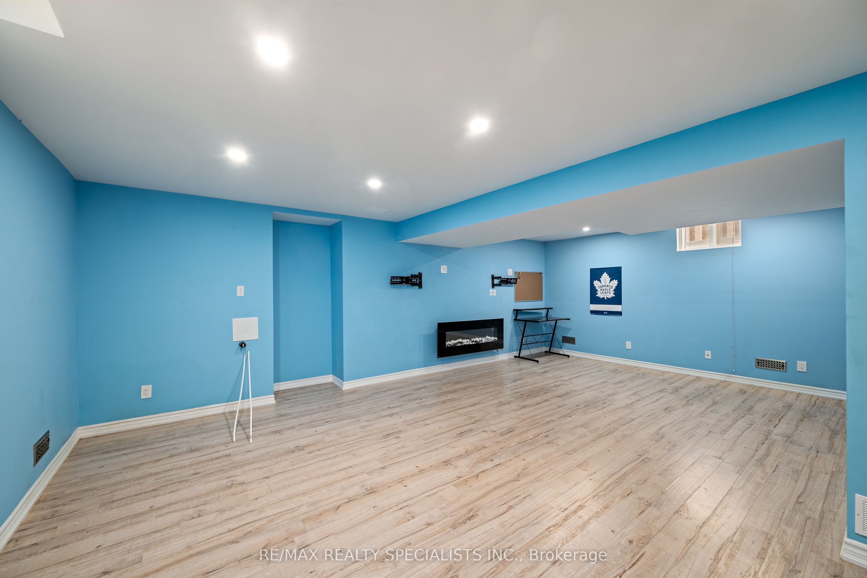 1865 Bayswater Crescent Property Photo 32