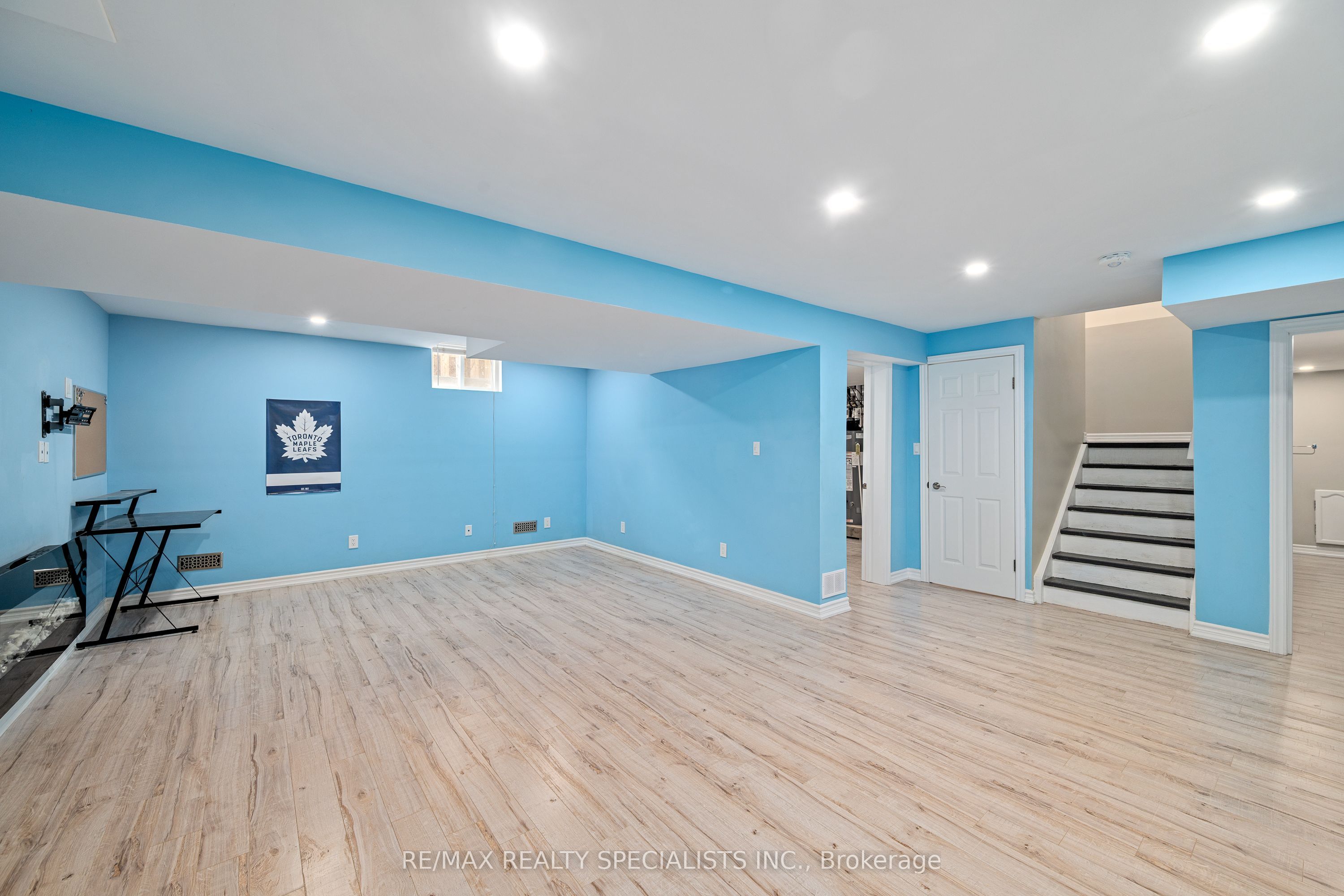 1865 Bayswater Crescent Property Photo 33