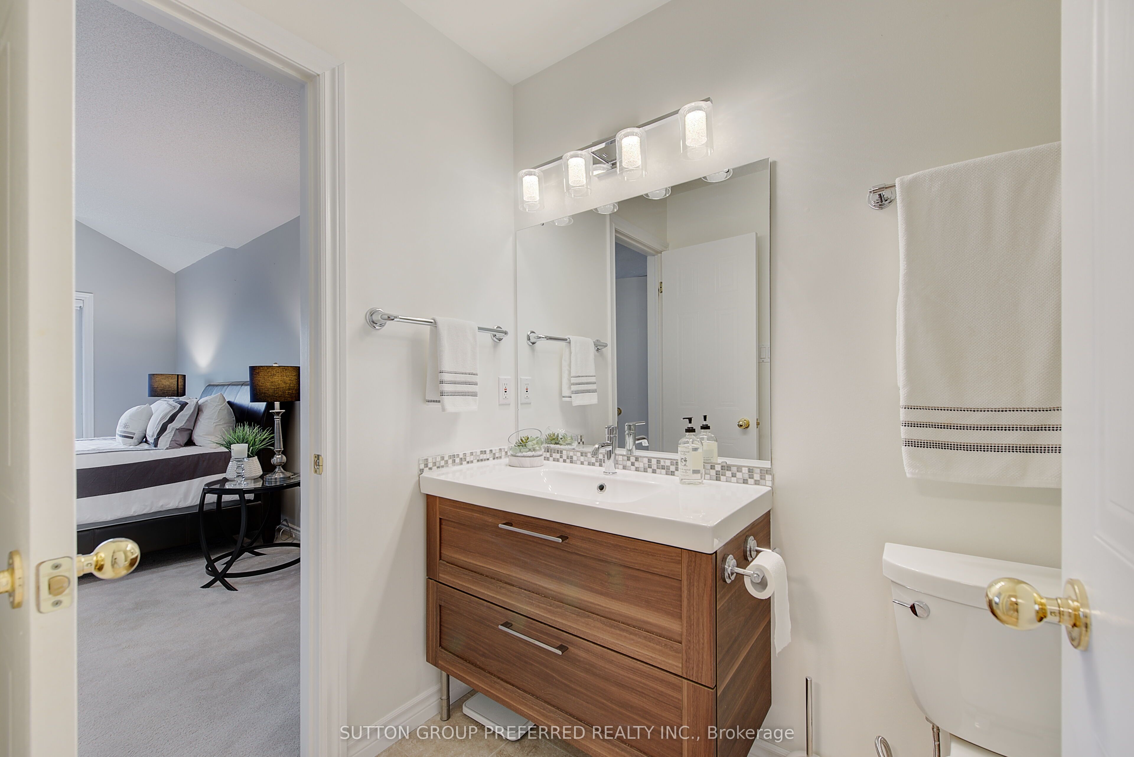 270 North Centre Road 20 Property Photo 25