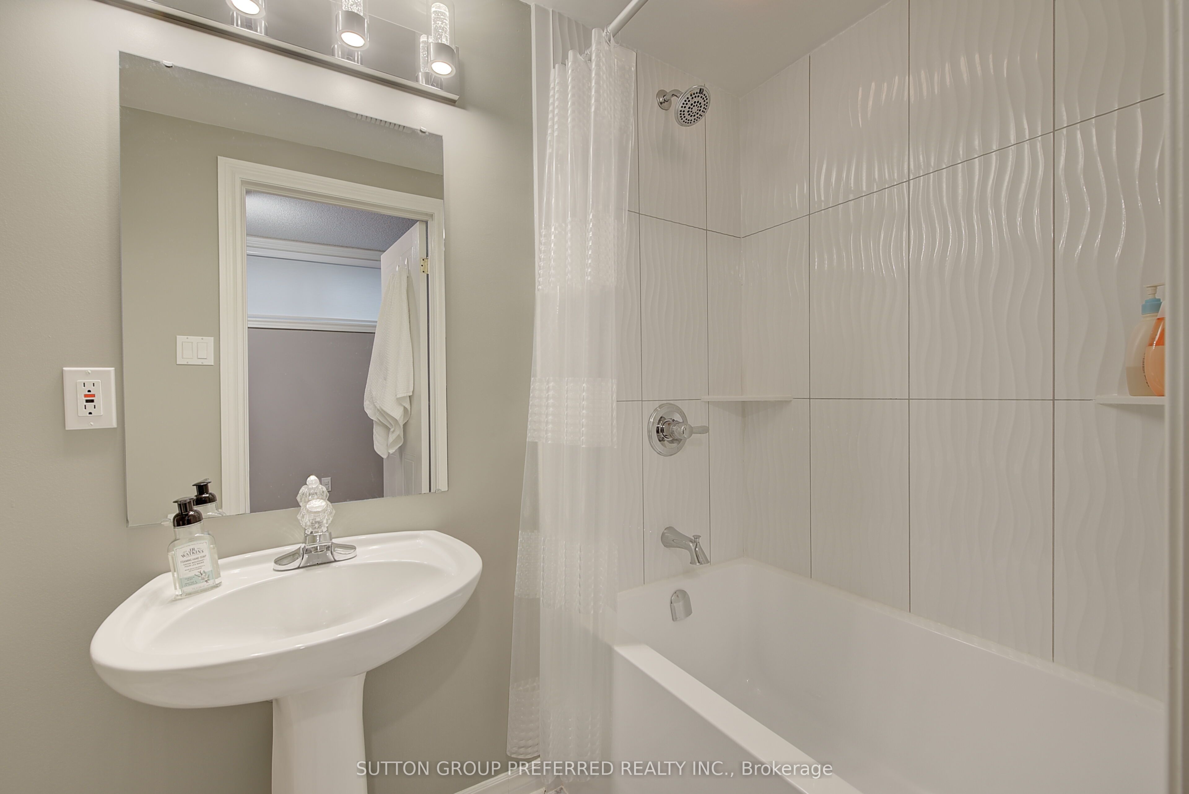 270 North Centre Road 20 Property Photo 37