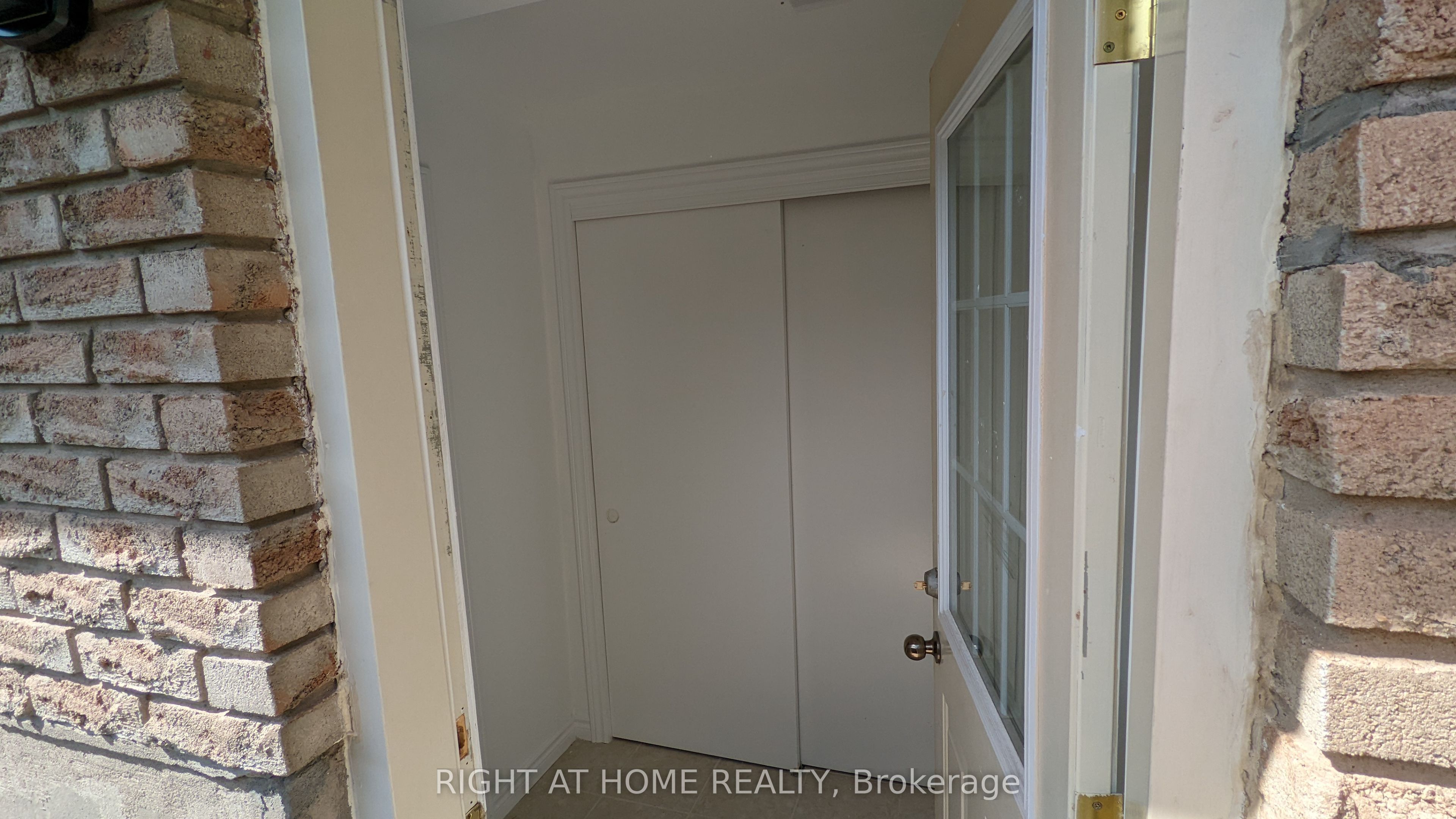 43 Glenayr Place Lower Unit Property Photo 4