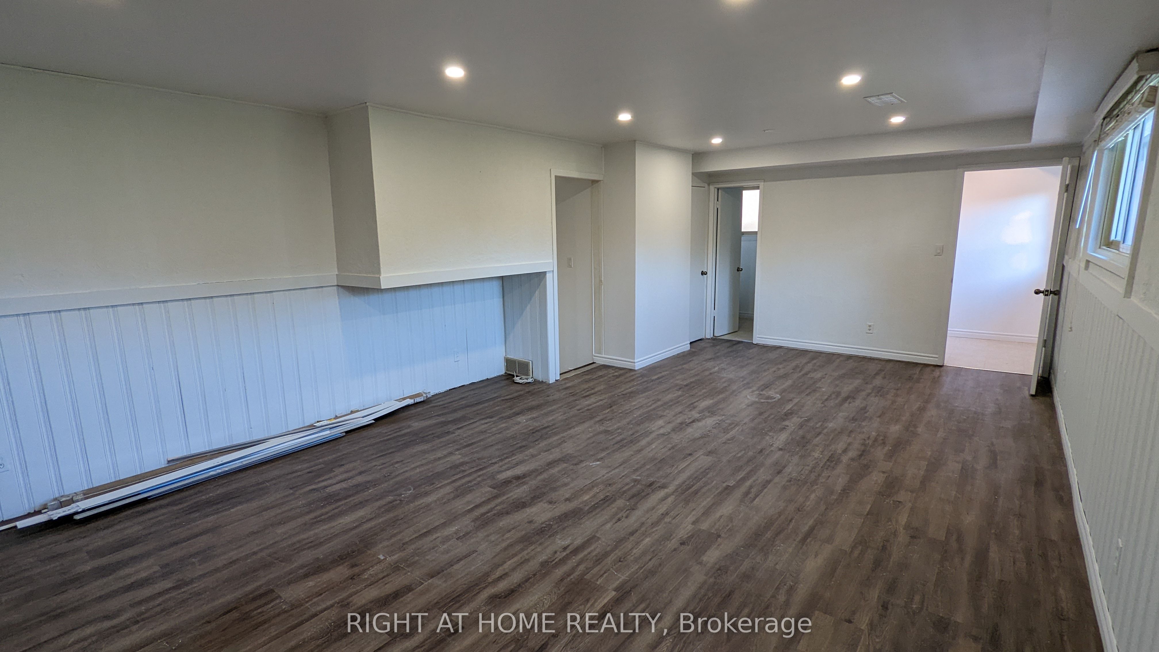 43 Glenayr Place Lower Unit Property Photo 6
