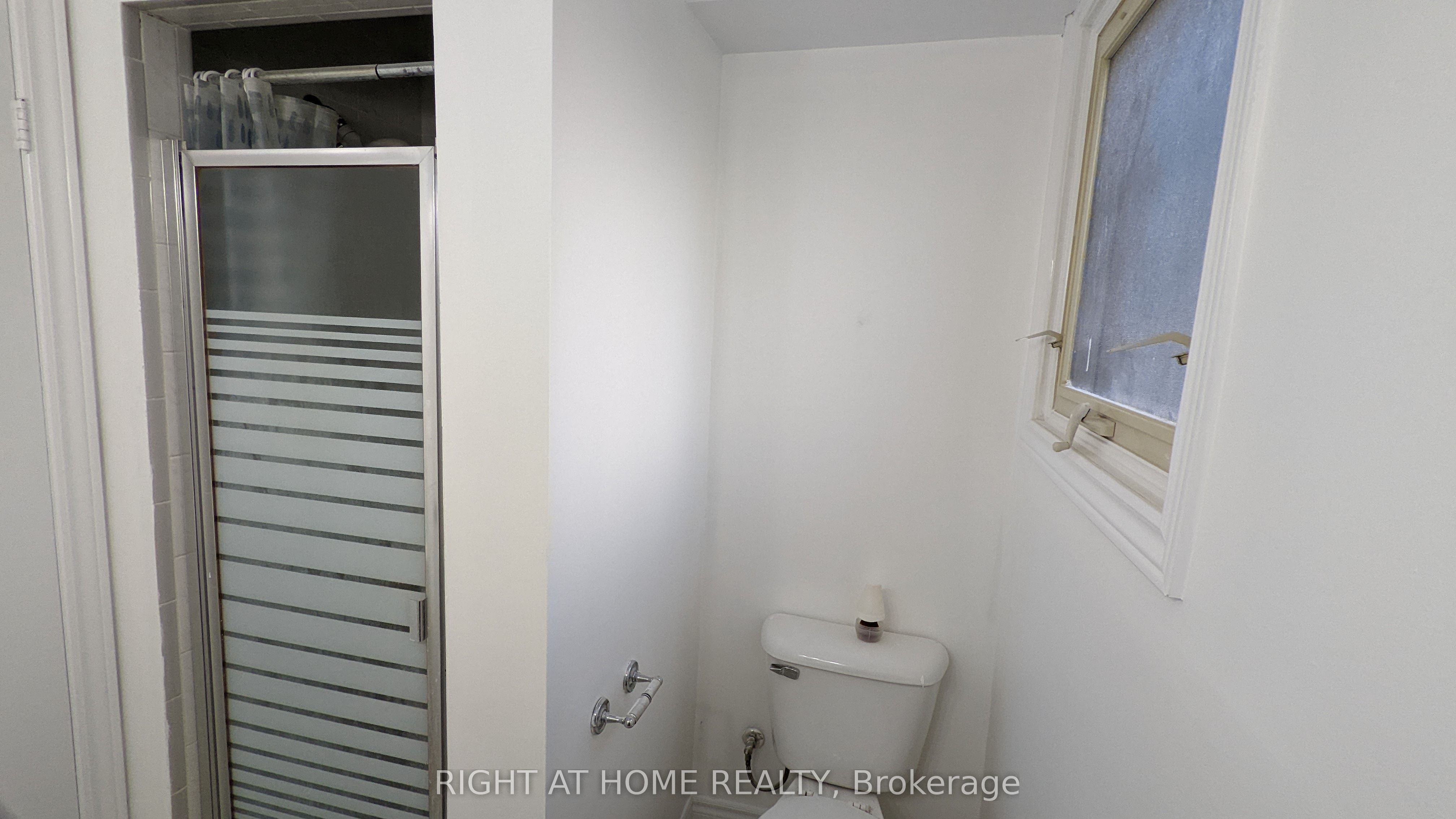 43 Glenayr Place Lower Unit Property Photo 7