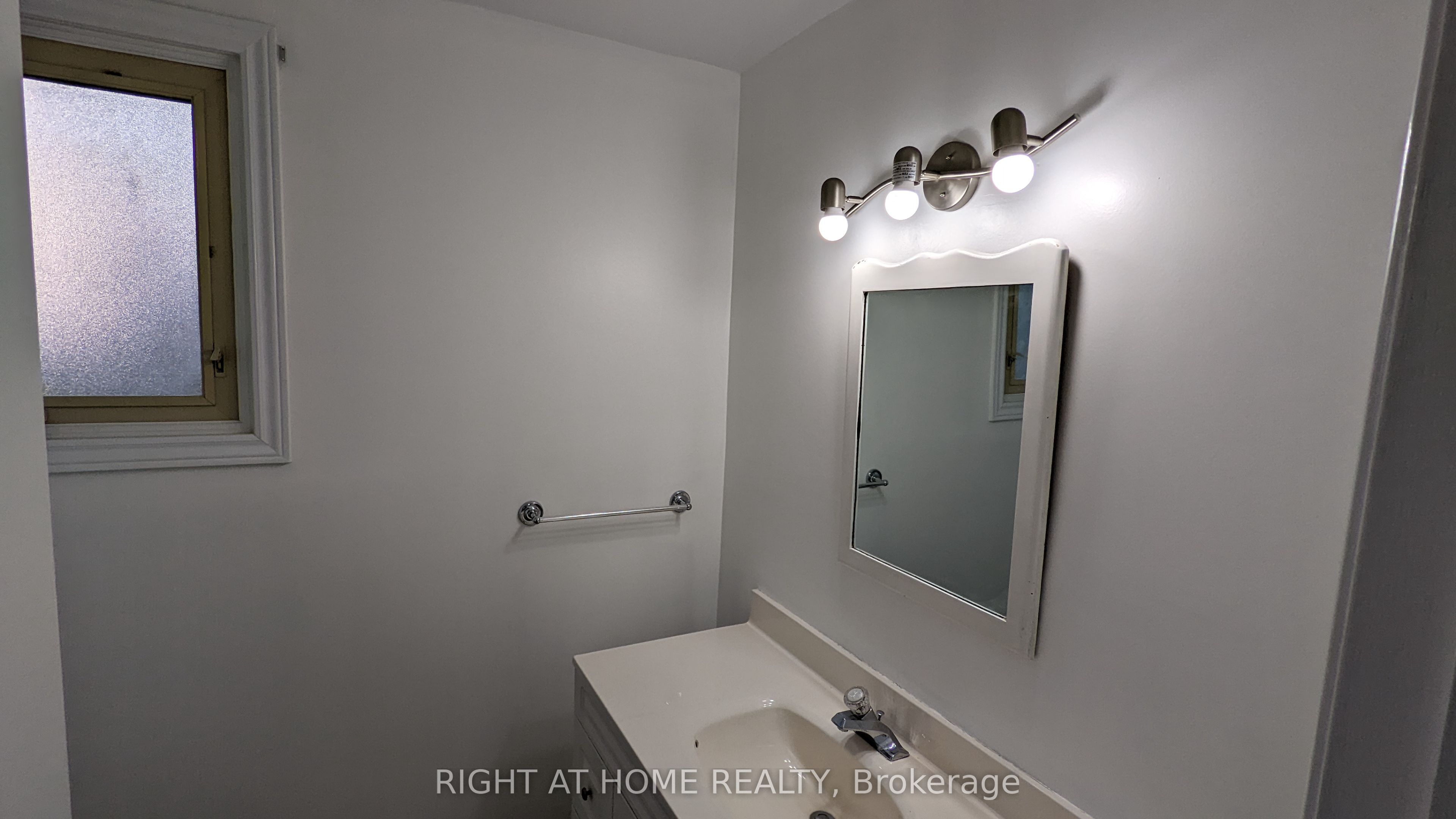 43 Glenayr Place Lower Unit Property Photo 14