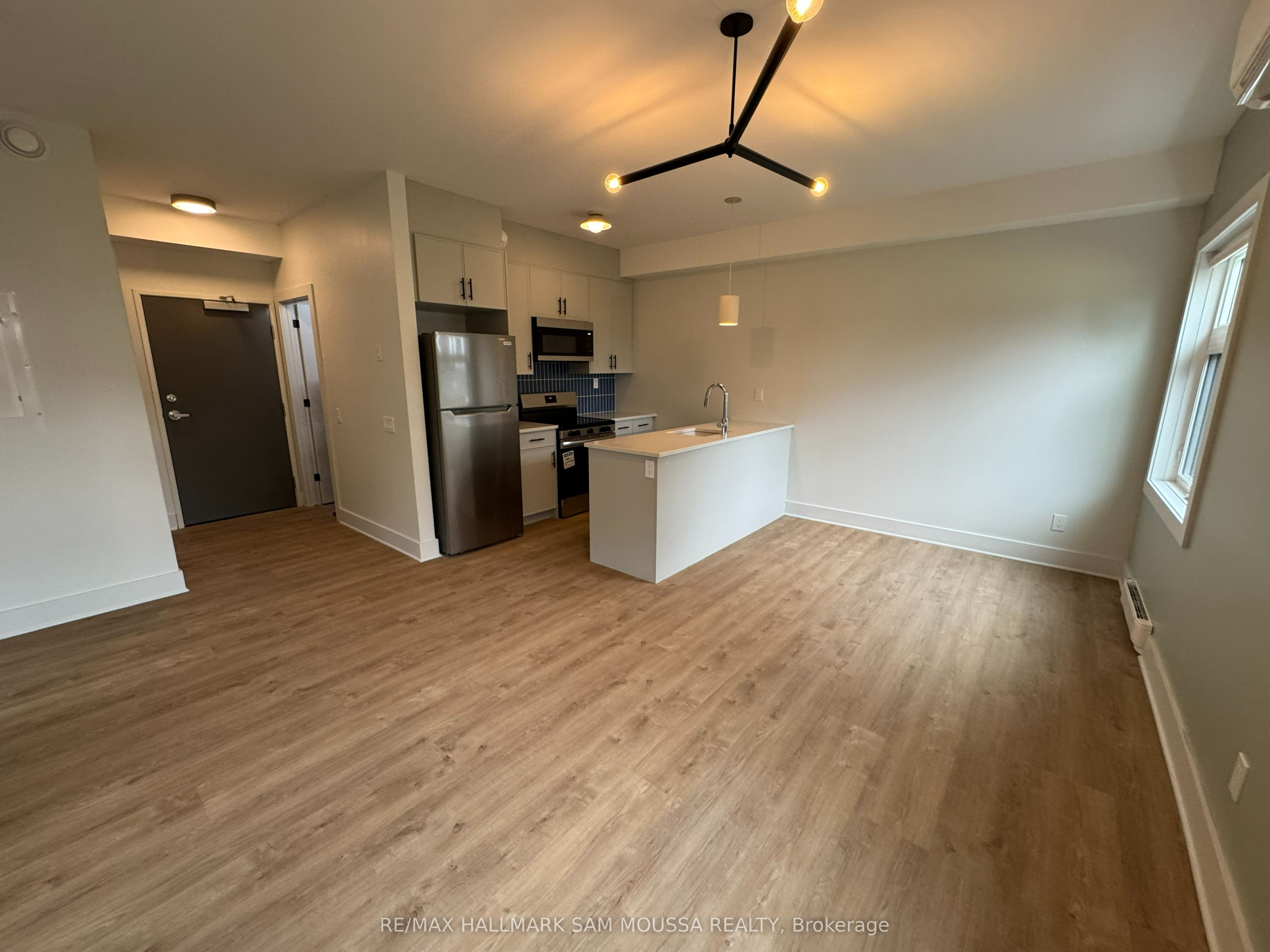 55 Drummond Street E 104 Property Photo 4