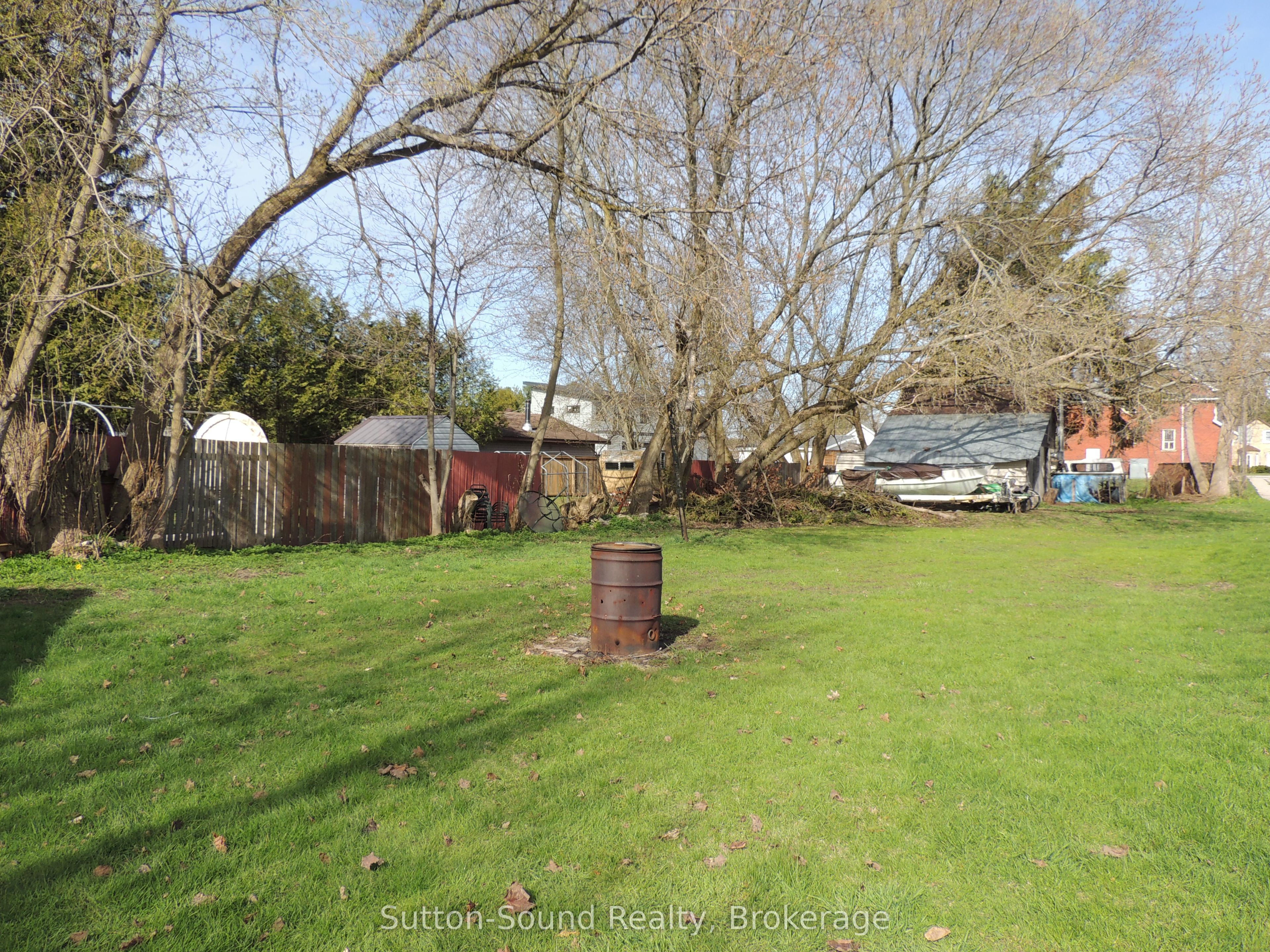 486 Elizabeth Street Property Photo 7