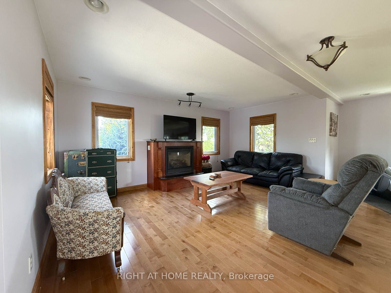 8192 Petrolia Line Property Photo 7