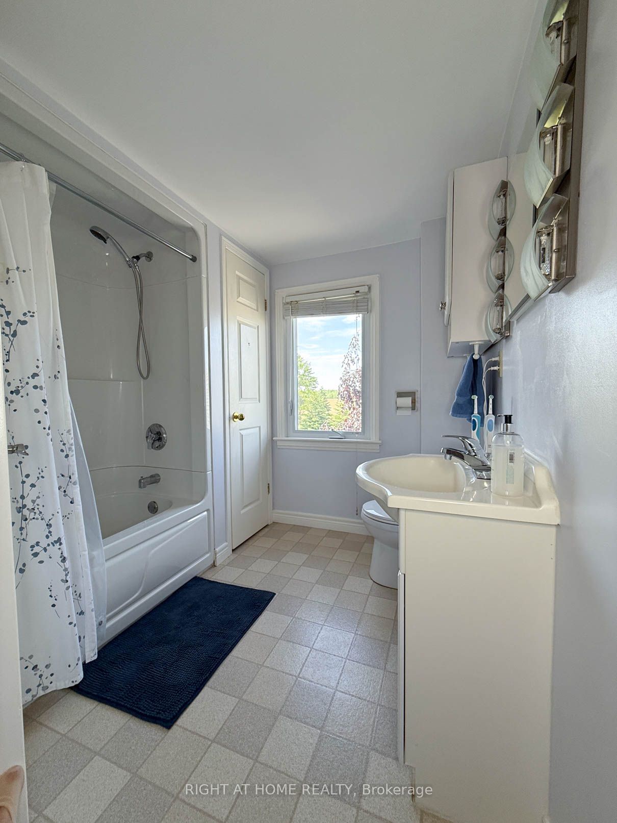 8192 Petrolia Line Property Photo 13