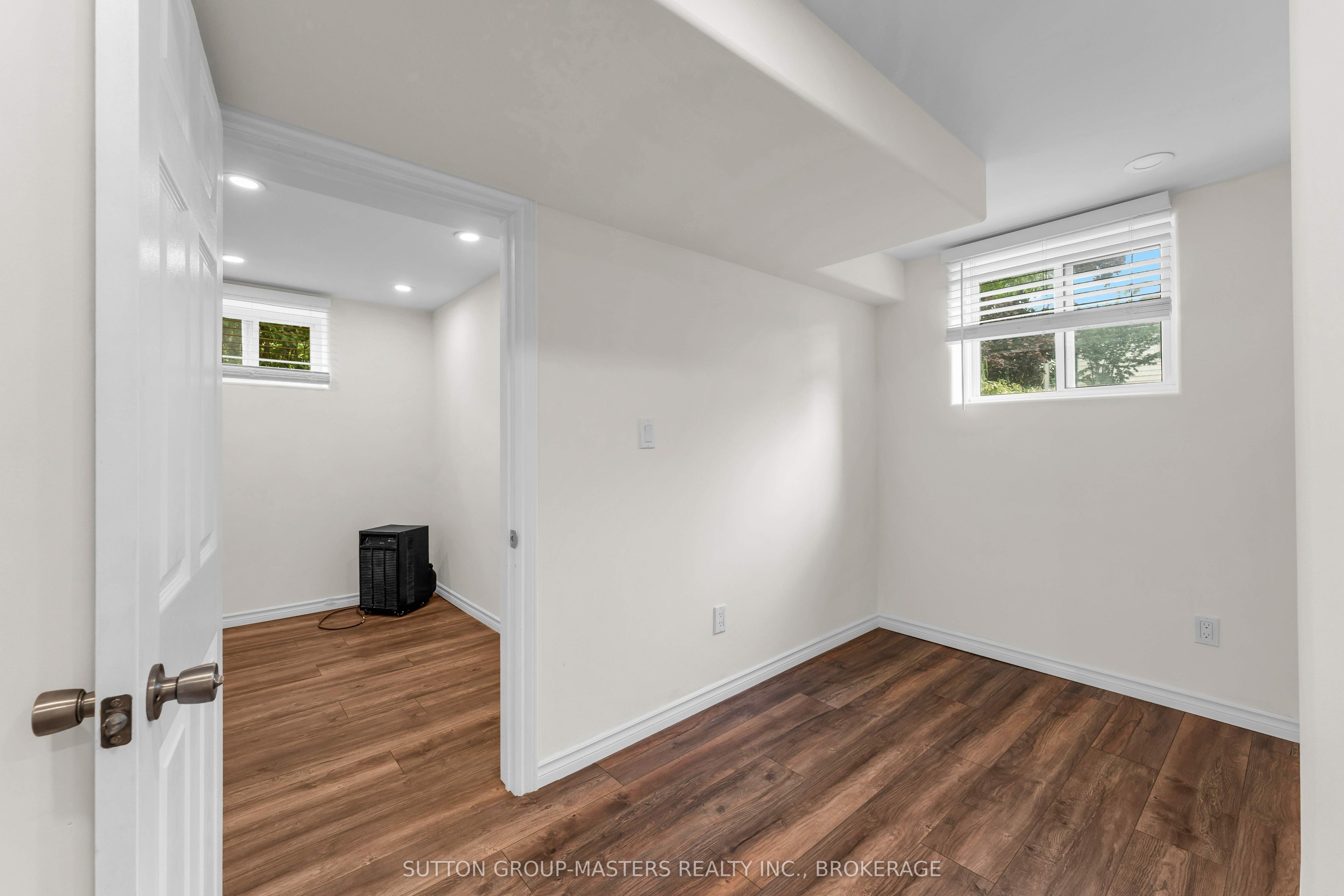 22 Westdale Avenue W Property Photo 33