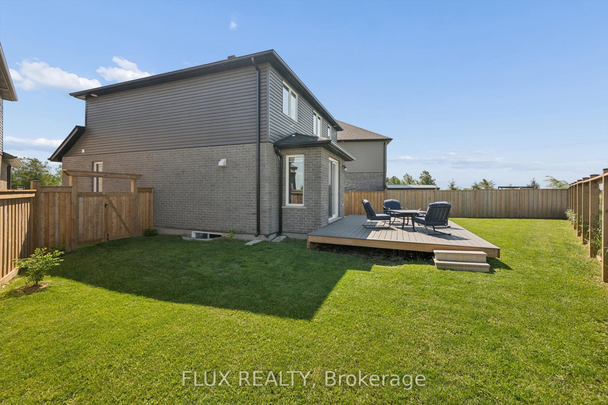 10 Sparrow Crescent Property Photo 9