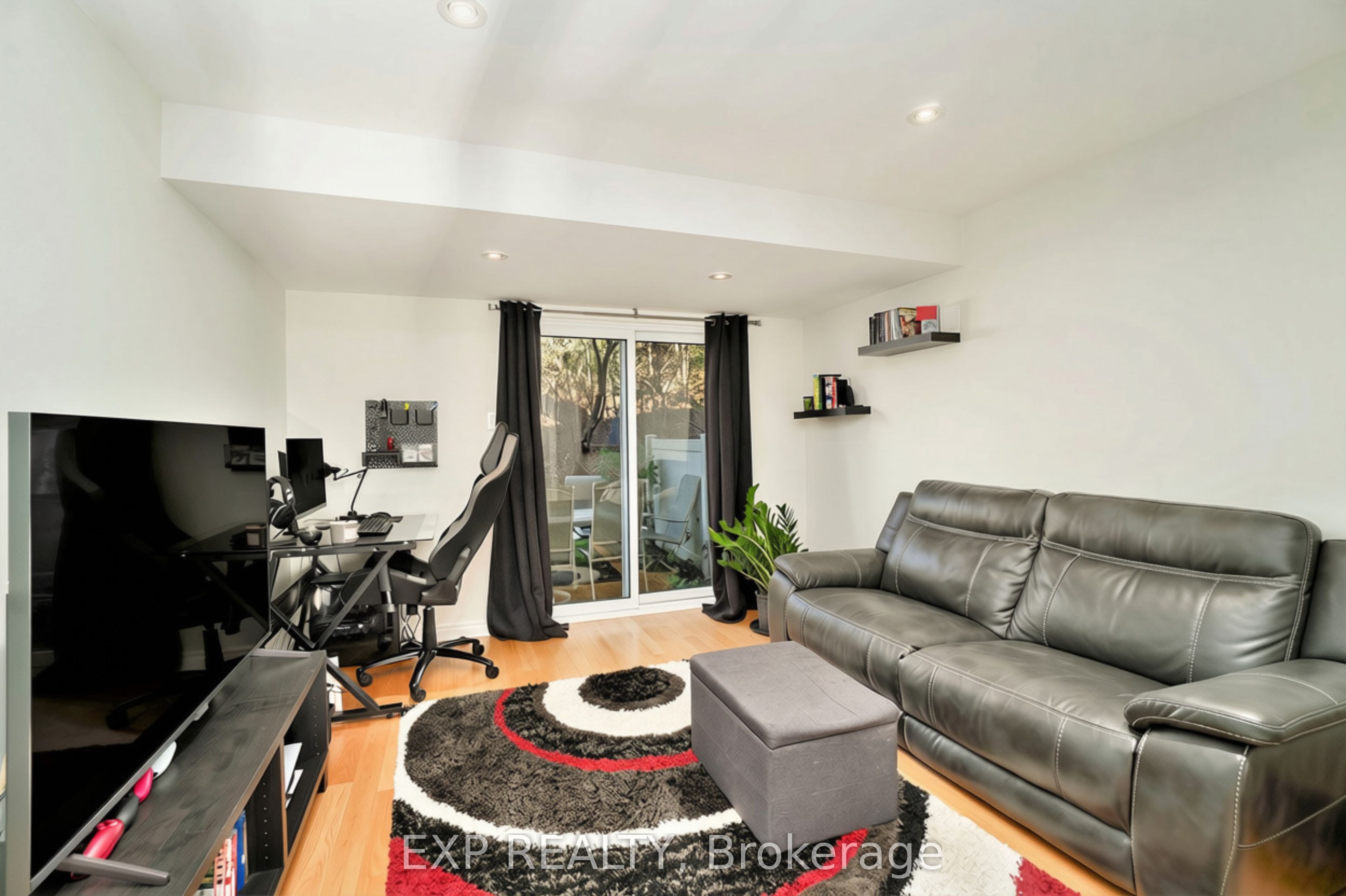 6667 Bilberry Drive Property Photo 4