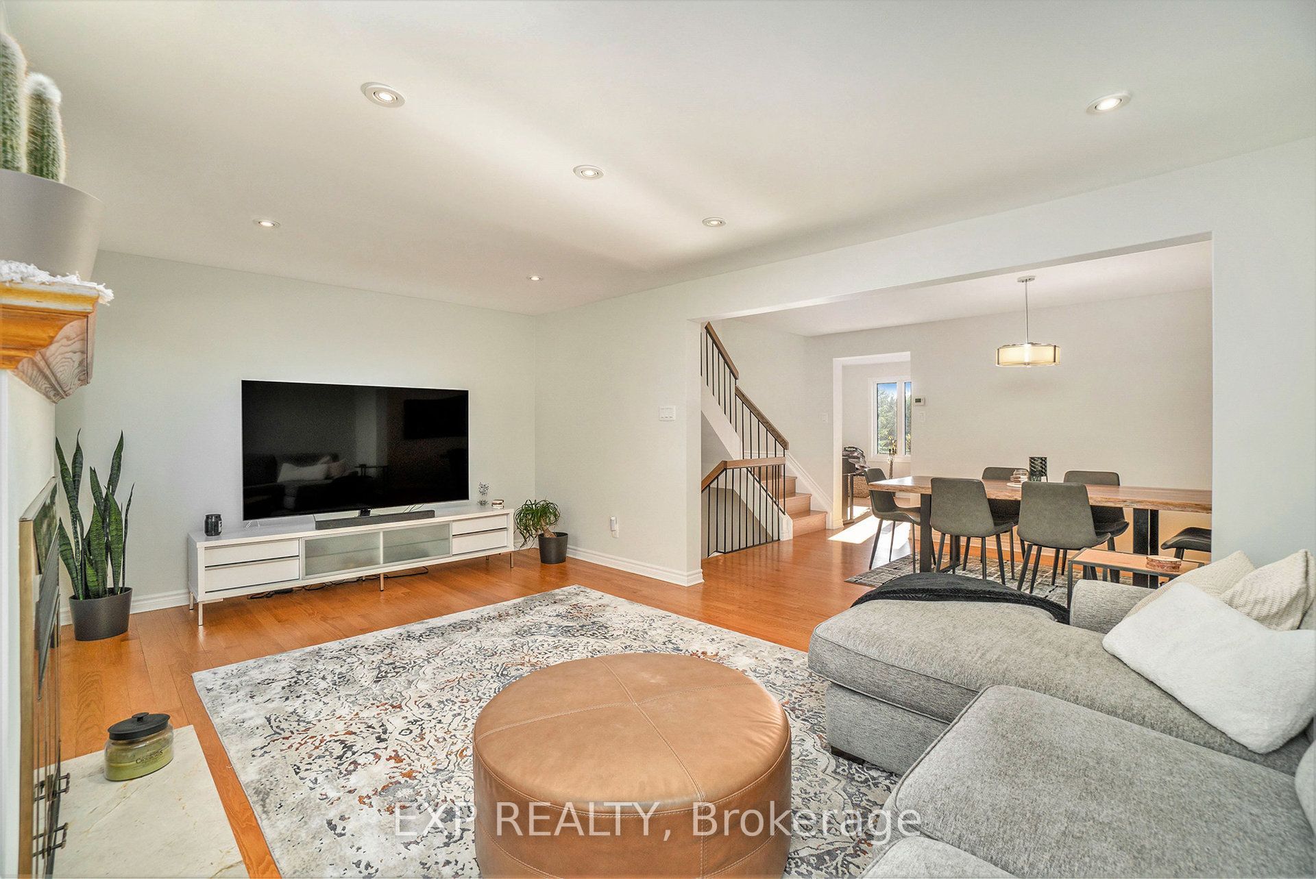 6667 Bilberry Drive Property Photo 6