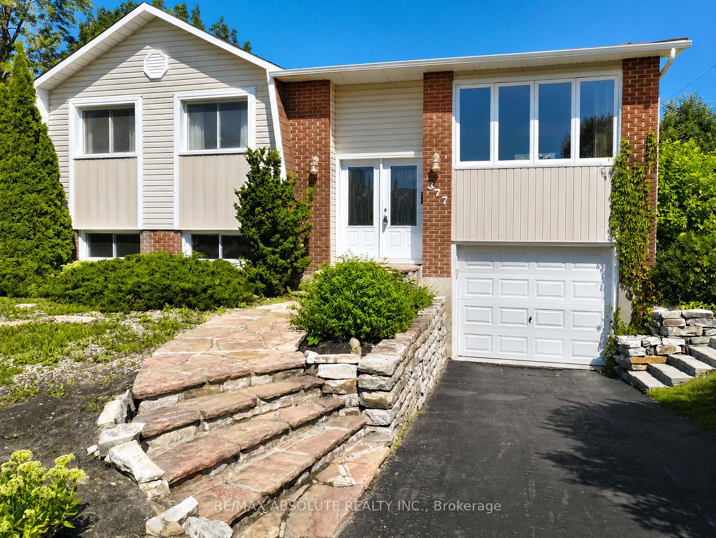 377 Leanne Street Property Photo 4