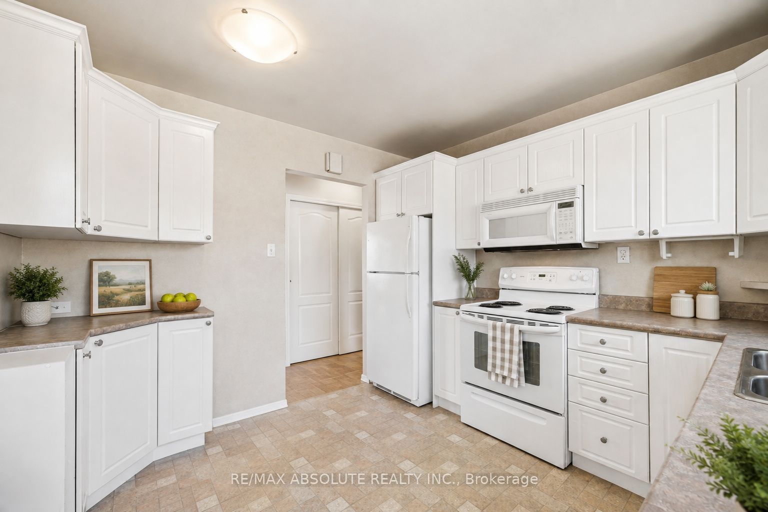 377 Leanne Street Property Photo 12