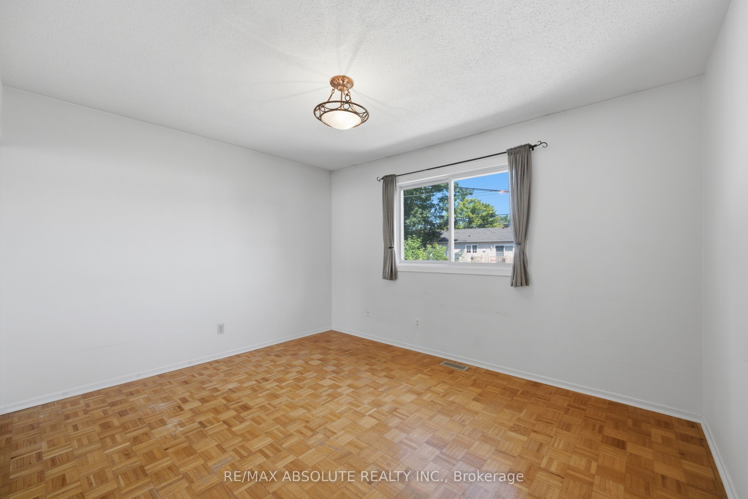 377 Leanne Street Property Photo 16