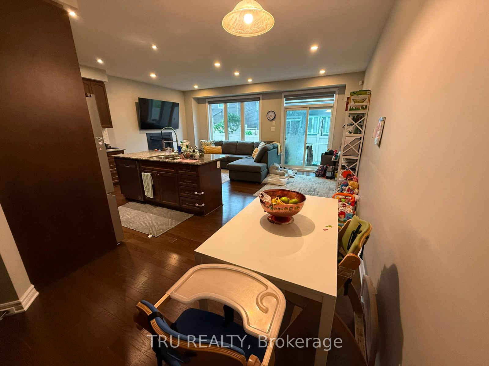 222 Fergus Crescent Property Photo 6